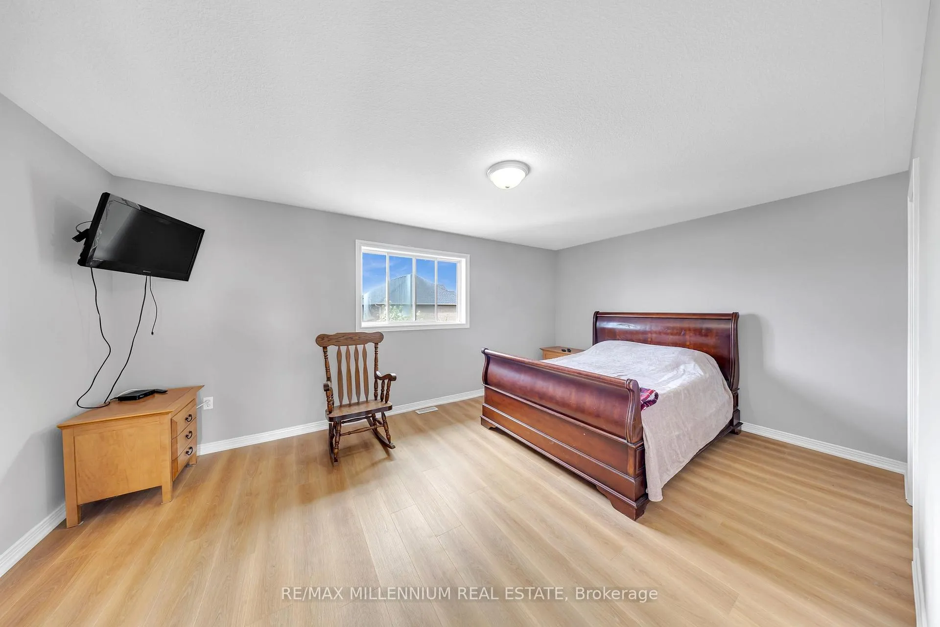 Photo 16 of 8 Bates Avenue, Hamilton, Hannon — HOMEH