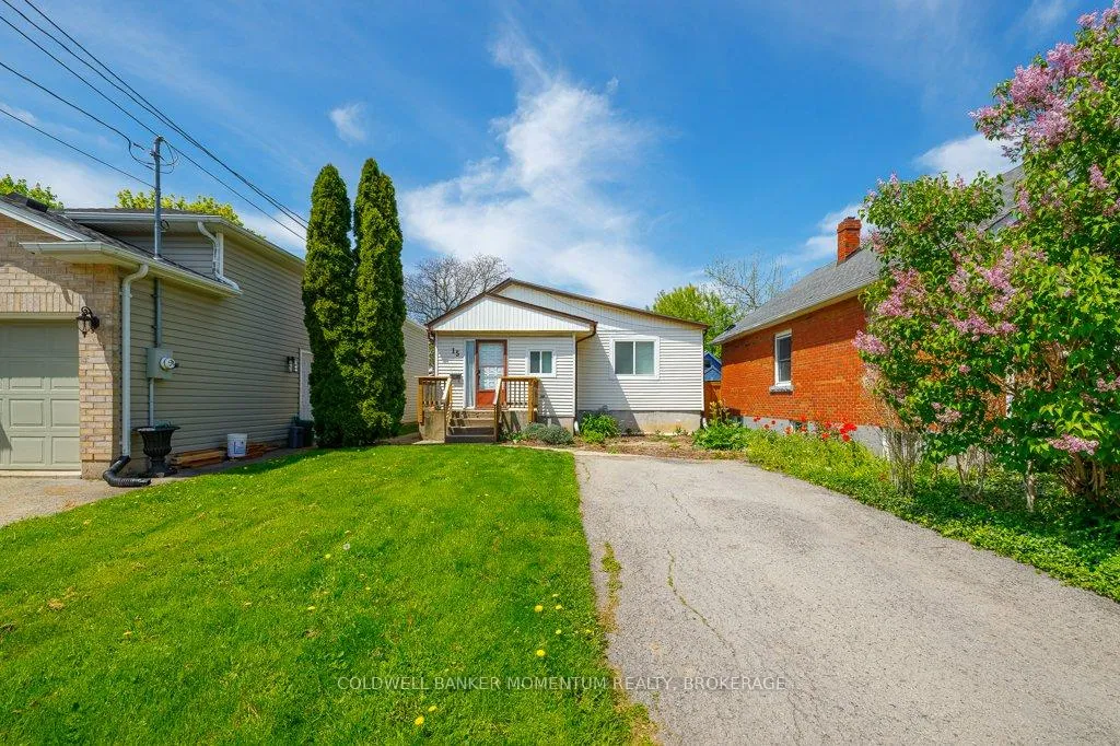 Photo 3 of 15 Concord Avenue, St. Catharines, Facer — HOMEH