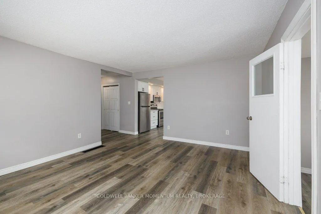 Photo 8 of 15 Concord Avenue, St. Catharines, Facer — HOMEH
