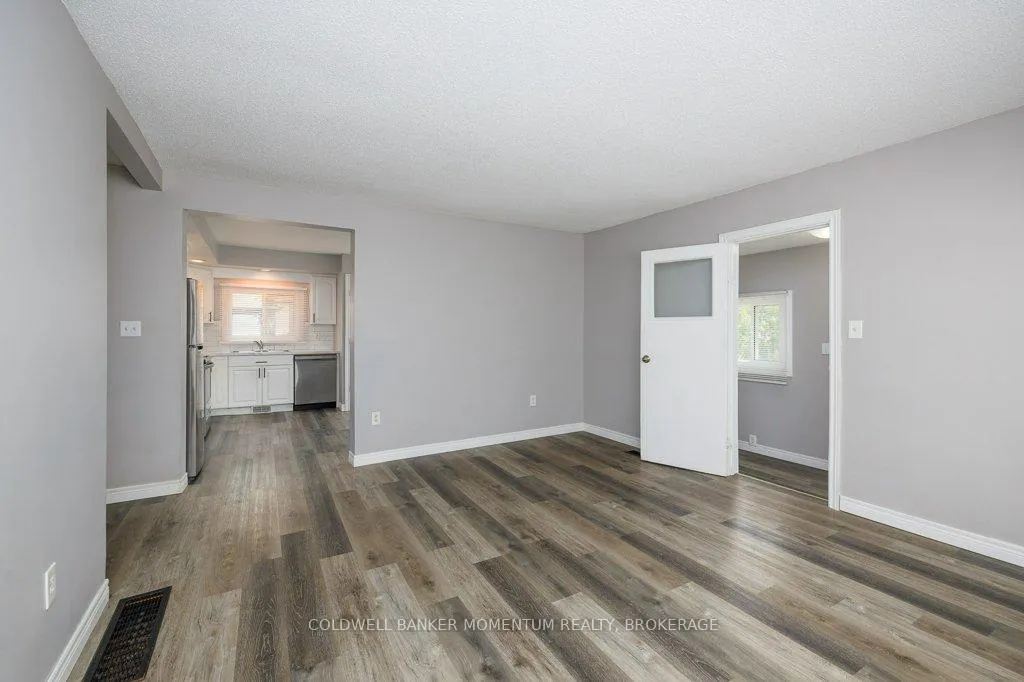 Photo 9 of 15 Concord Avenue, St. Catharines, Facer — HOMEH