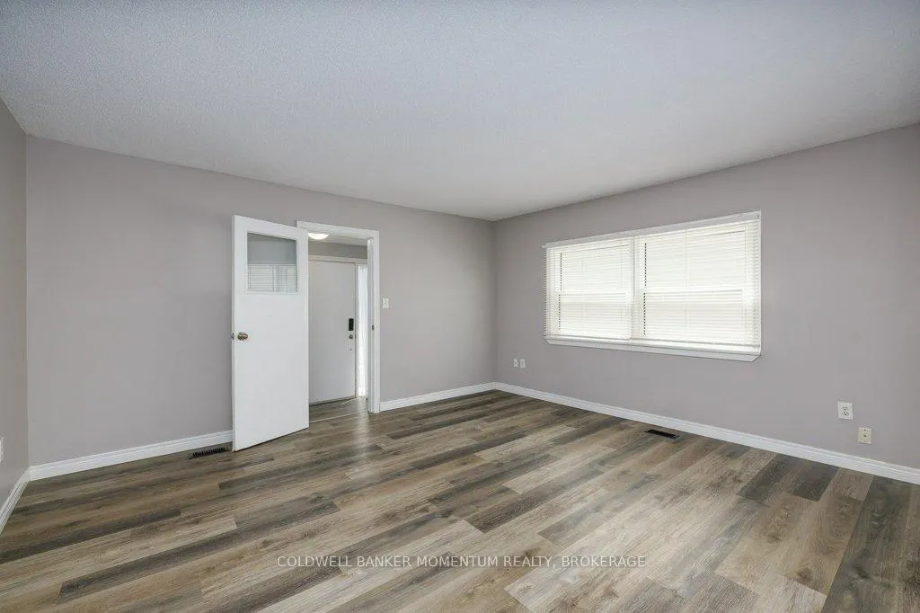 Photo 10 of 15 Concord Avenue, St. Catharines, Facer — HOMEH