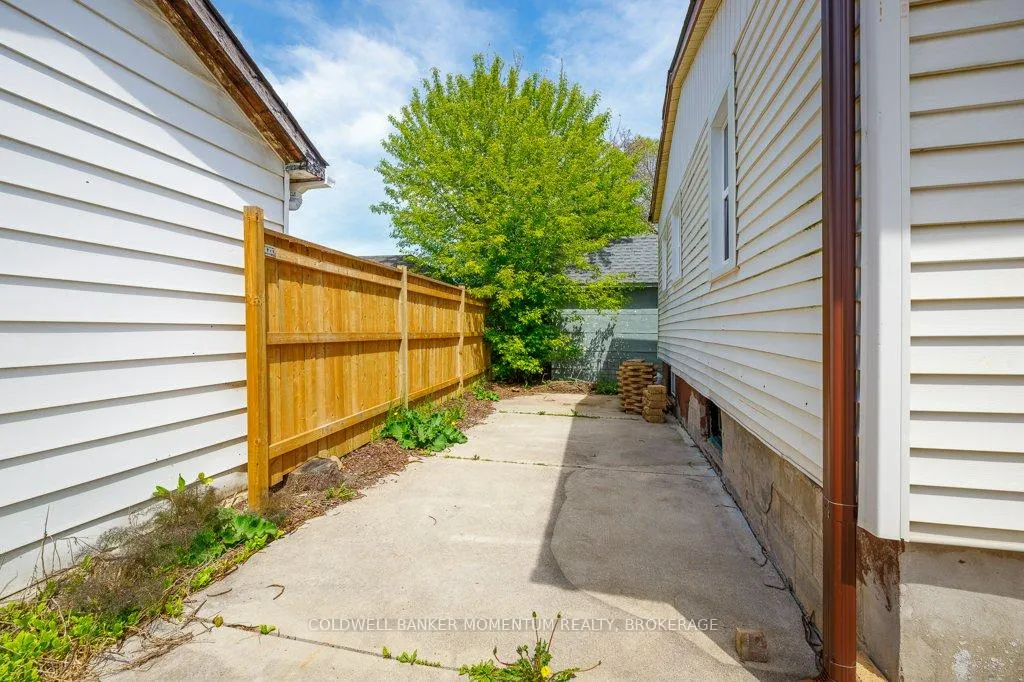 Photo 22 of 15 Concord Avenue, St. Catharines, Facer — HOMEH
