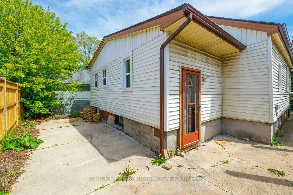 Photo 23 of 15 Concord Avenue, St. Catharines, Facer — HOMEH