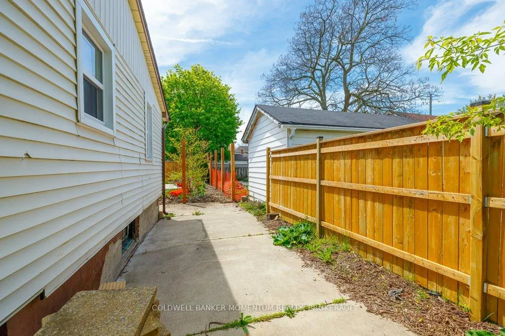 Photo 24 of 15 Concord Avenue, St. Catharines, Facer — HOMEH