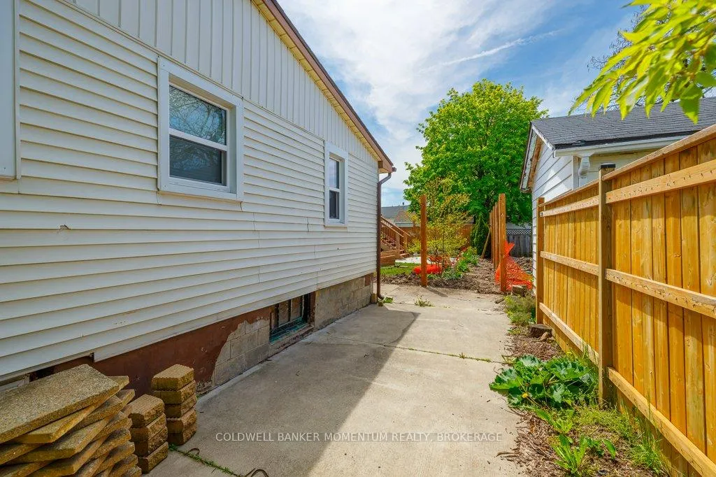 Photo 25 of 15 Concord Avenue, St. Catharines, Facer — HOMEH