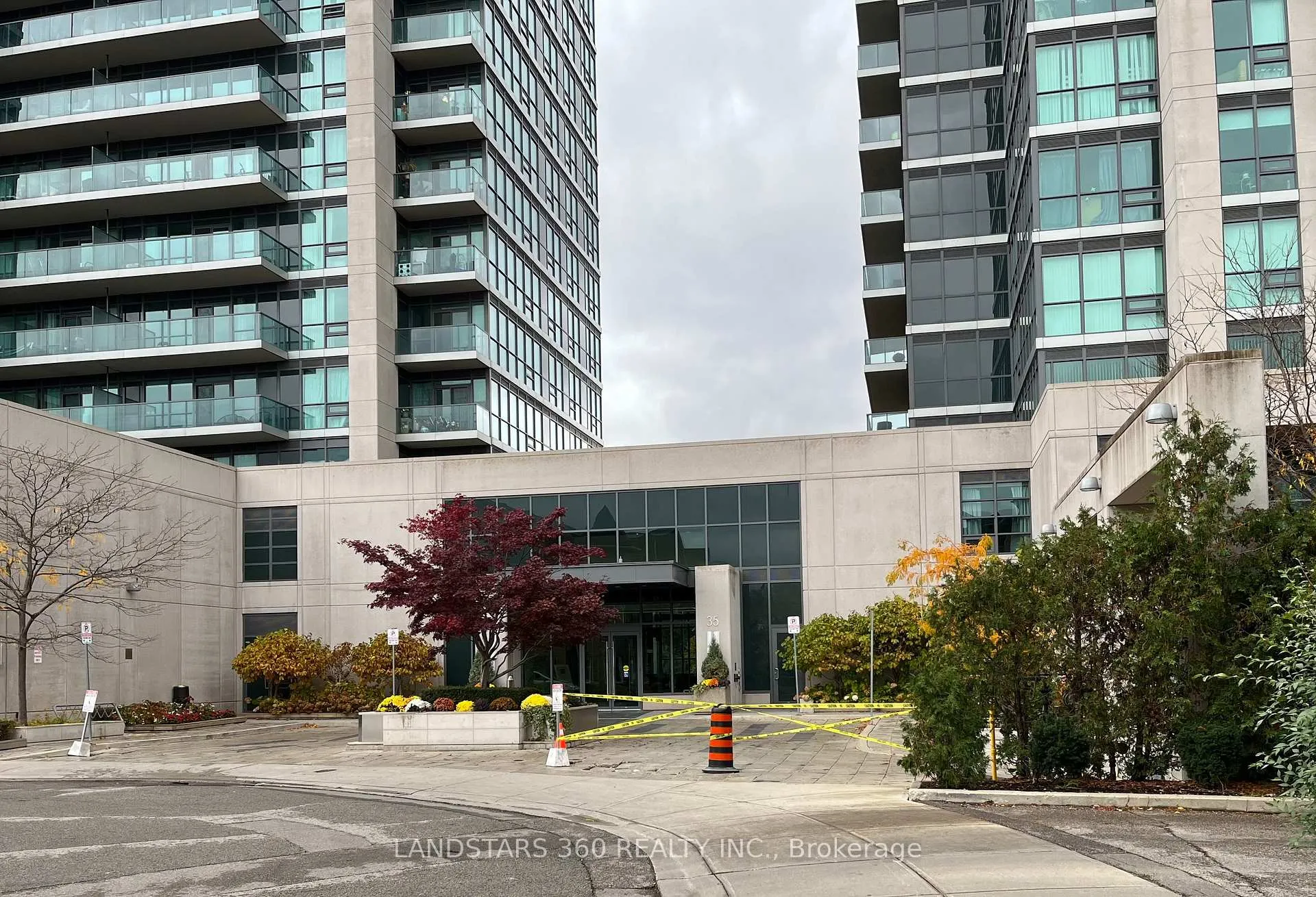 Photo 2 of Unit 1026, 35 Brian Peck Crescent, Toronto, Thorncliffe Park — HOMEH