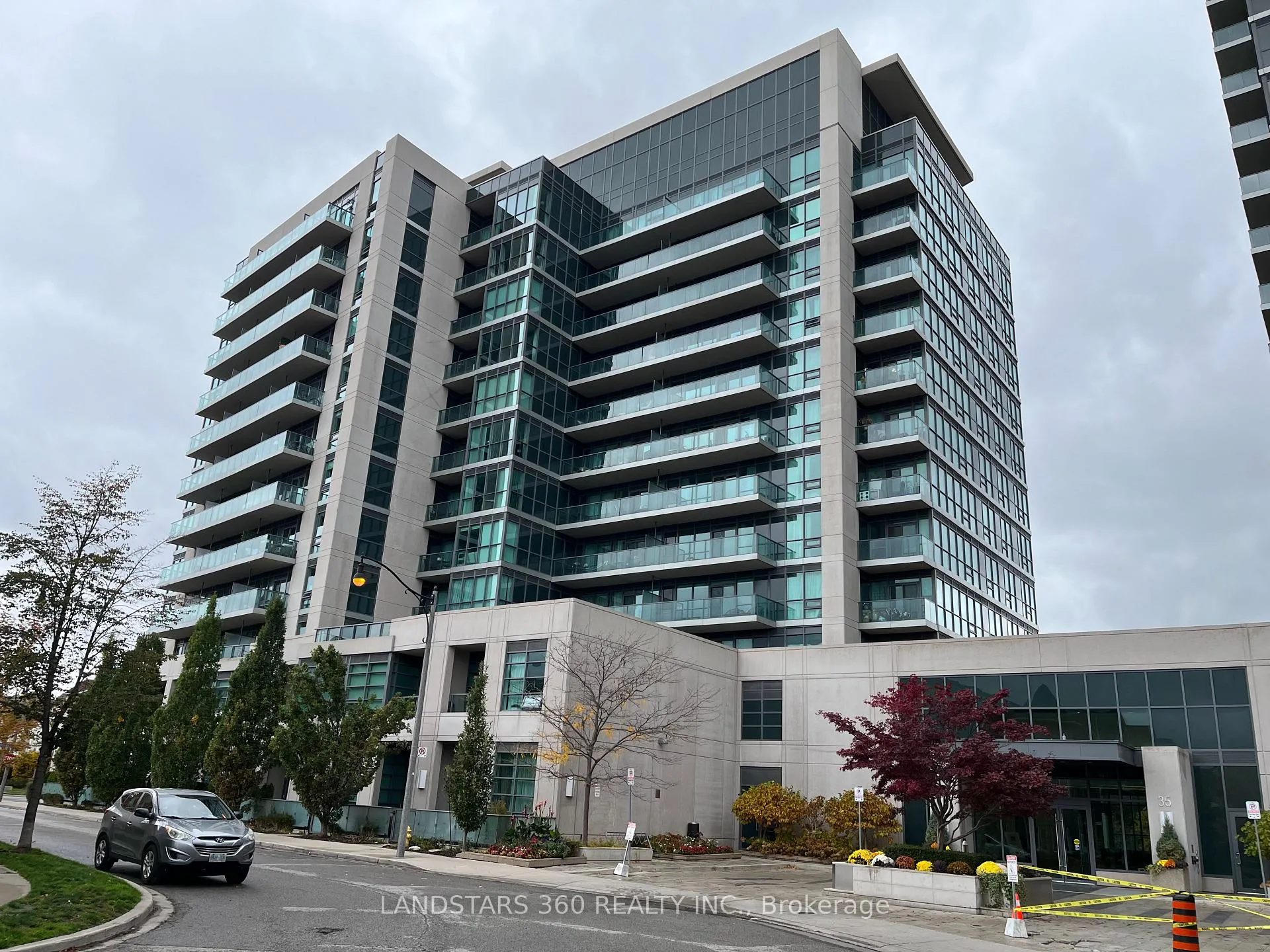 Photo 3 of Unit 1026, 35 Brian Peck Crescent, Toronto, Thorncliffe Park — HOMEH