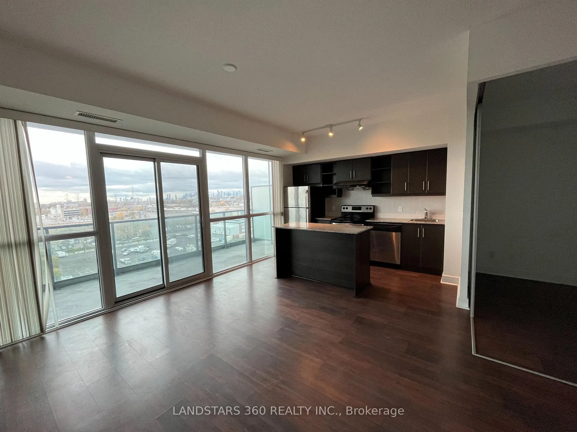 Photo 4 of Unit 1026, 35 Brian Peck Crescent, Toronto, Thorncliffe Park — HOMEH