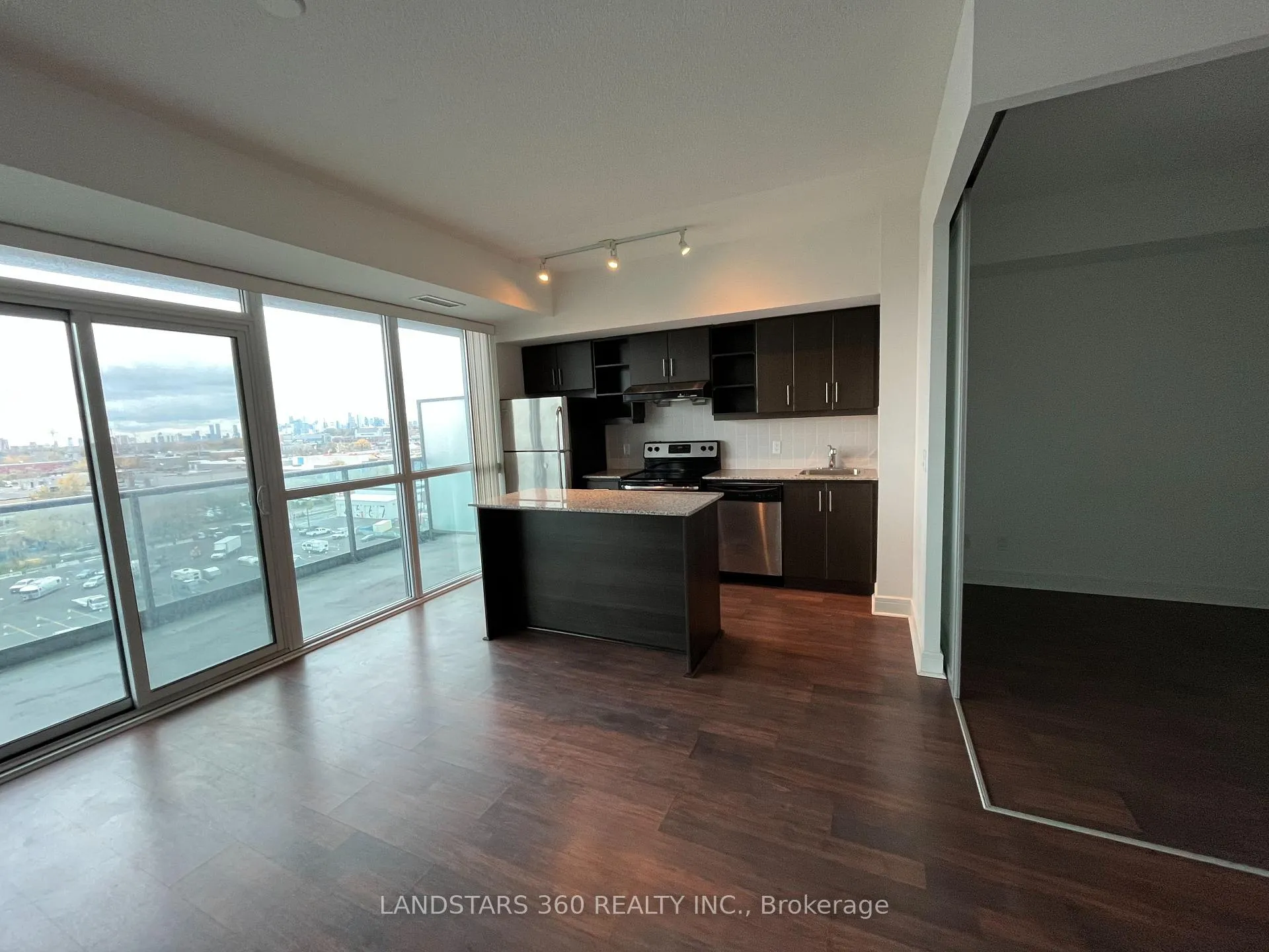 Photo 5 of Unit 1026, 35 Brian Peck Crescent, Toronto, Thorncliffe Park — HOMEH