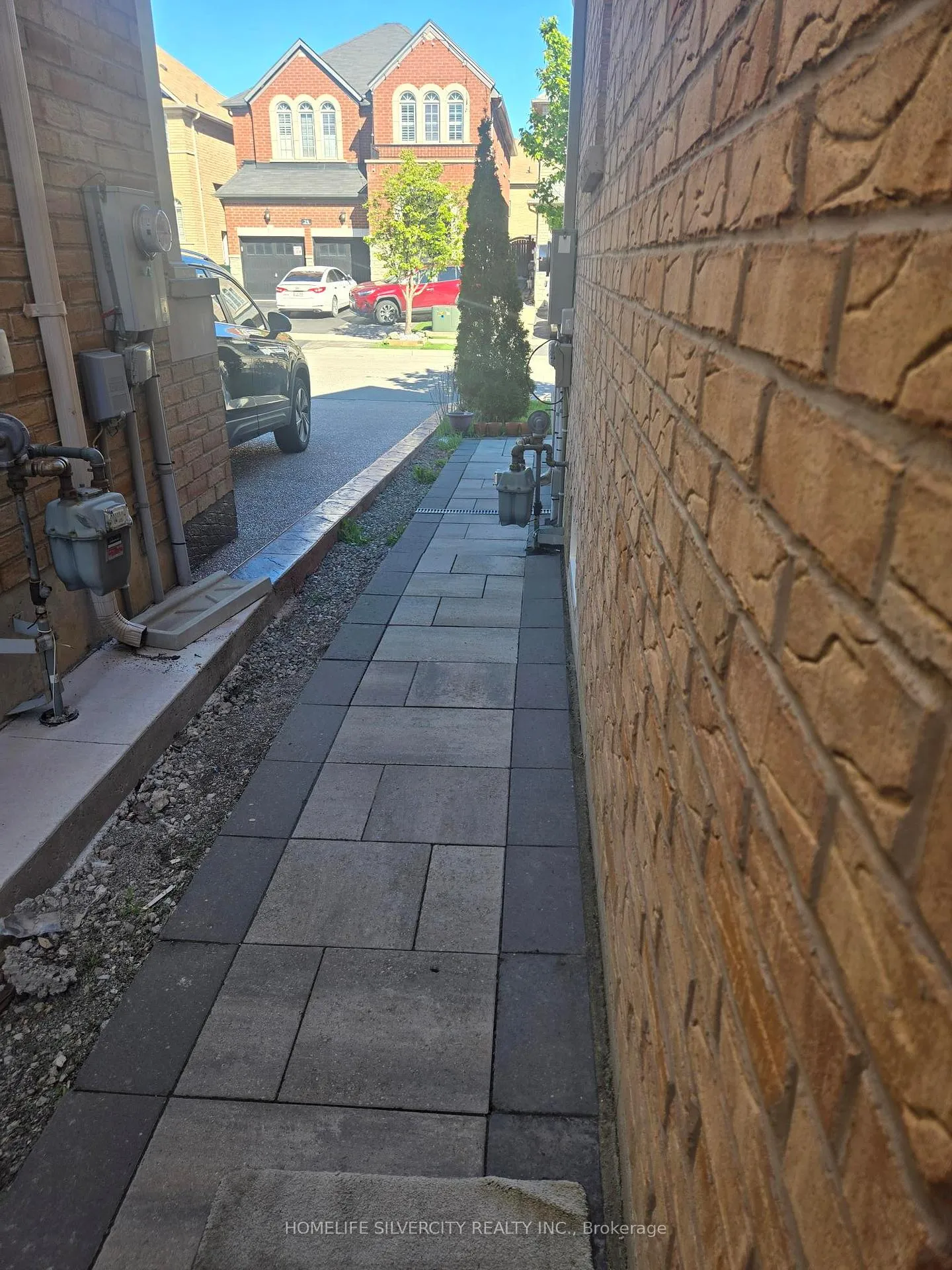 Photo 4 of 21 Rouge Street, Brampton, Bram East — HOMEH
