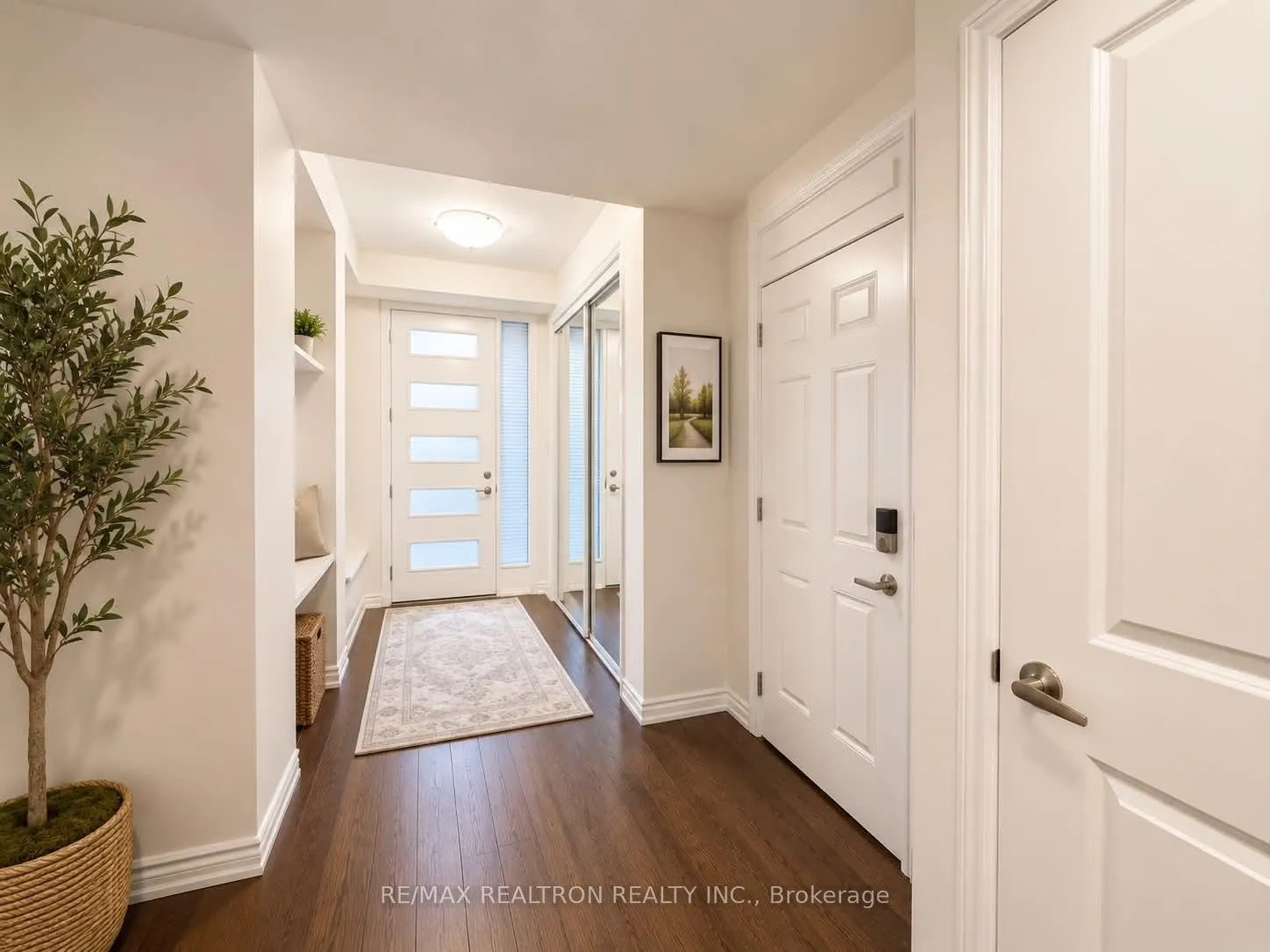 Photo 2 of 8 Thomas Frisby Jr Crescent, Markham, Victoria Square — HOMEH