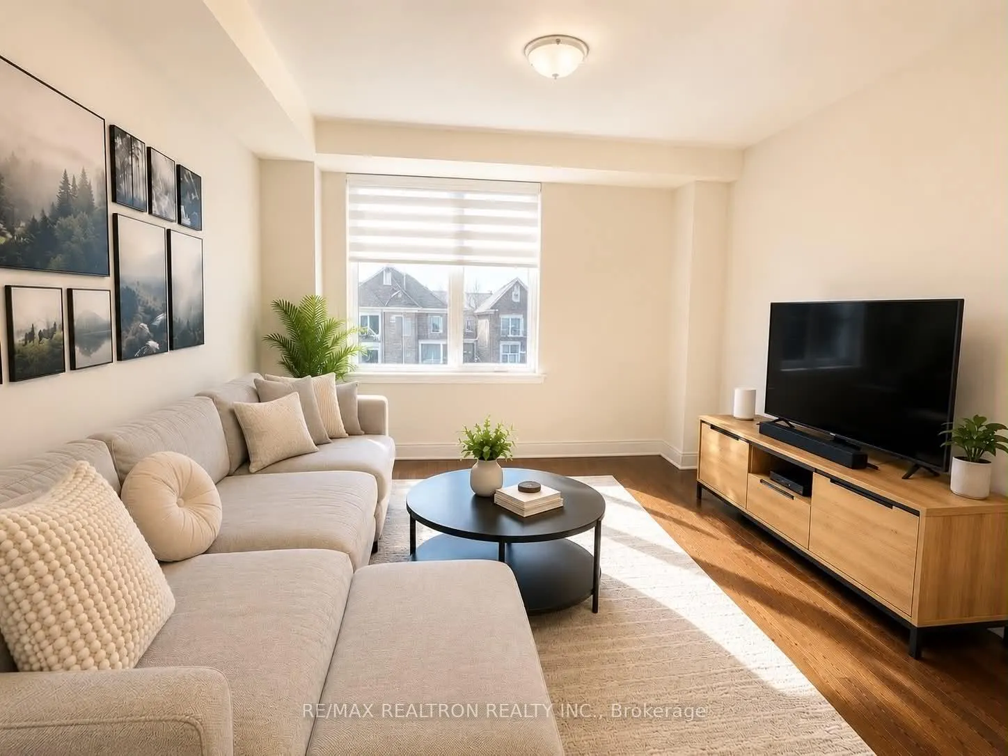 Photo 4 of 8 Thomas Frisby Jr Crescent, Markham, Victoria Square — HOMEH