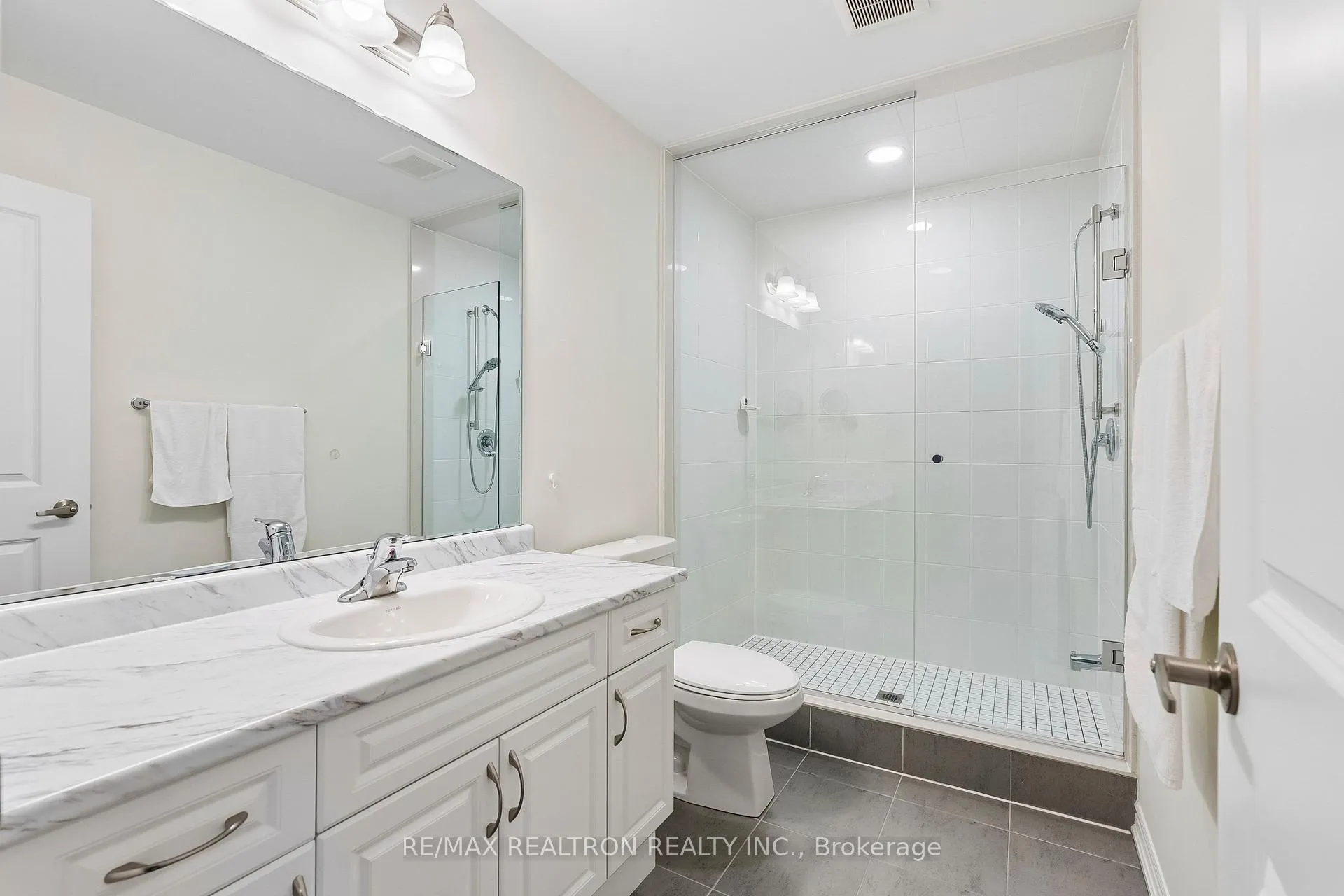 Photo 8 of 8 Thomas Frisby Jr Crescent, Markham, Victoria Square — HOMEH