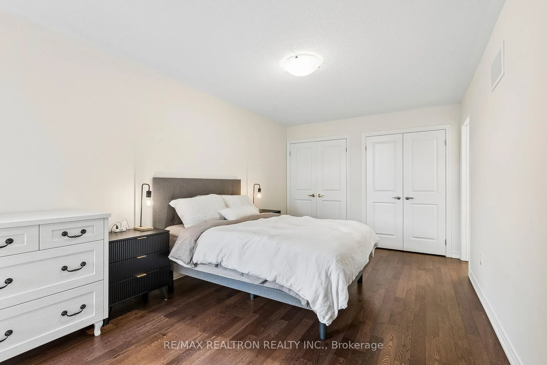 Photo 9 of 8 Thomas Frisby Jr Crescent, Markham, Victoria Square — HOMEH