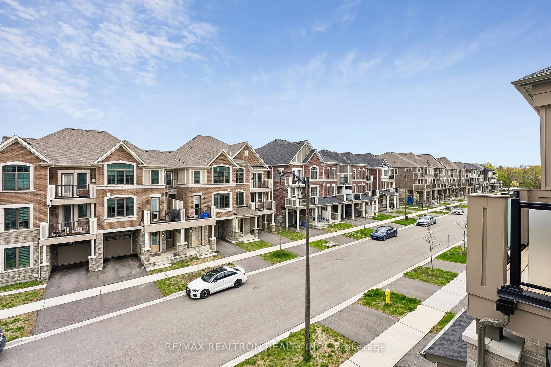 Photo 10 of 8 Thomas Frisby Jr Crescent, Markham, Victoria Square — HOMEH