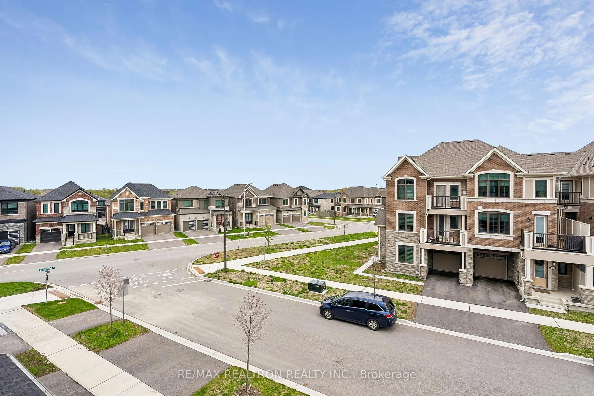 Photo 11 of 8 Thomas Frisby Jr Crescent, Markham, Victoria Square — HOMEH