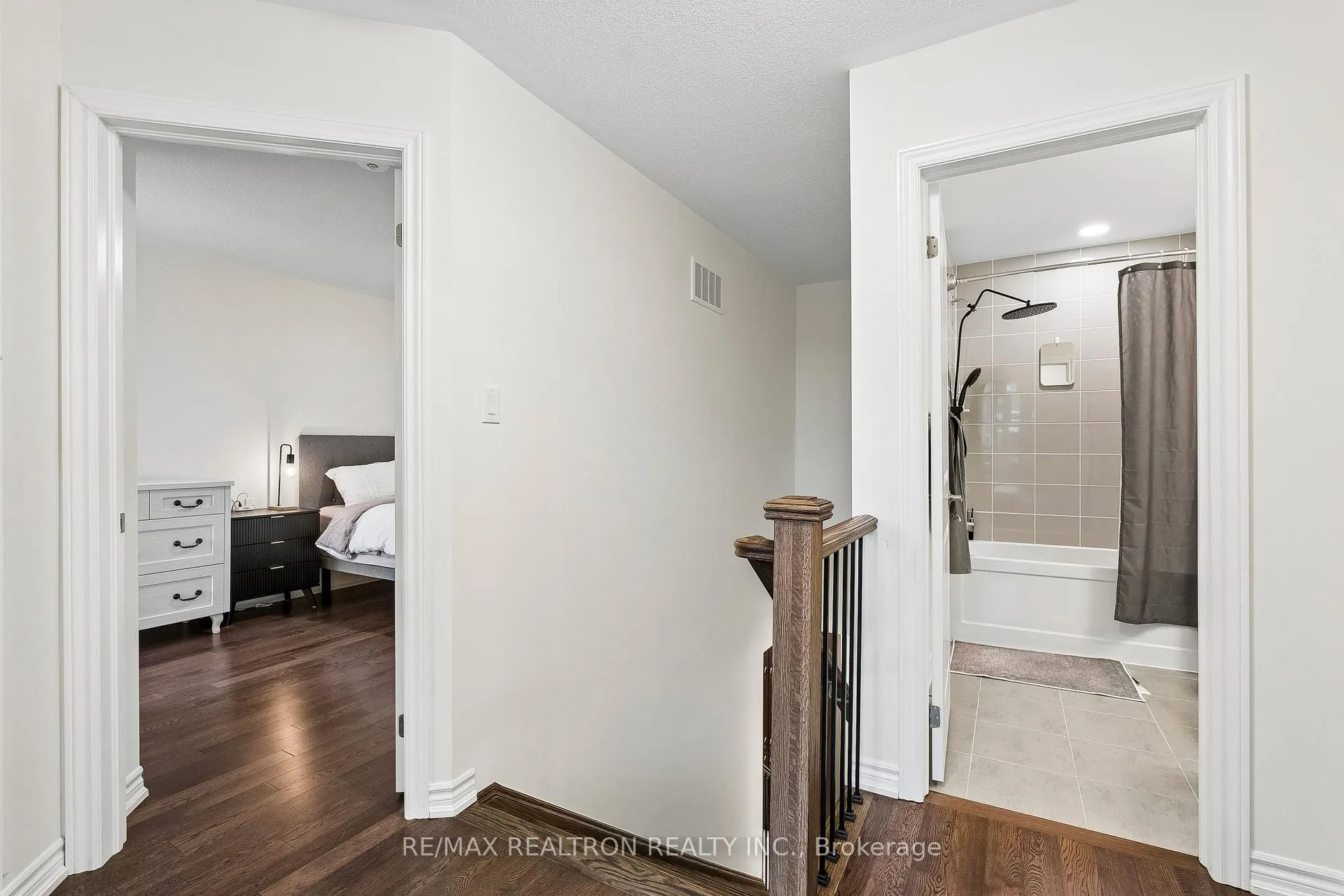 Photo 12 of 8 Thomas Frisby Jr Crescent, Markham, Victoria Square — HOMEH