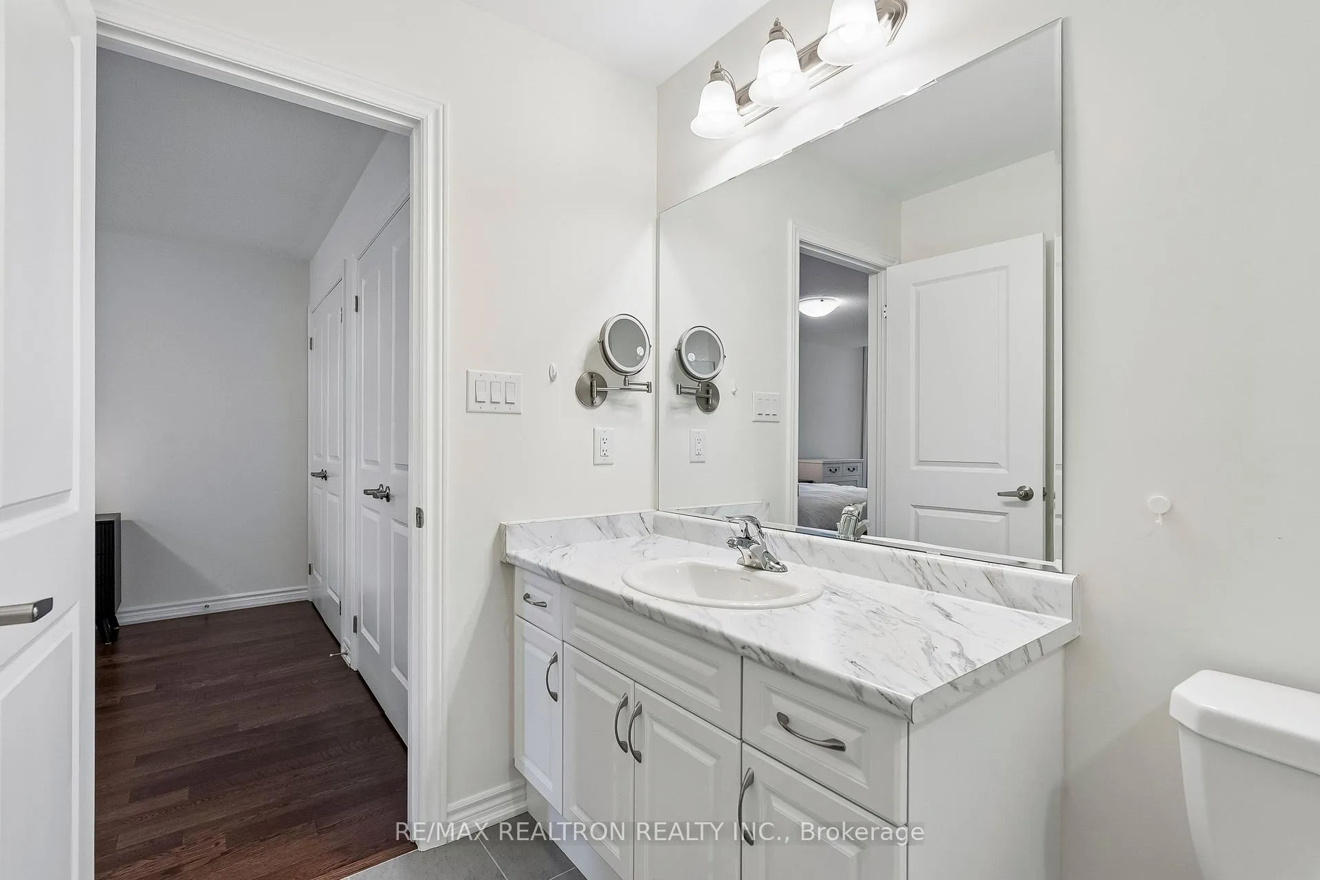 Photo 14 of 8 Thomas Frisby Jr Crescent, Markham, Victoria Square — HOMEH