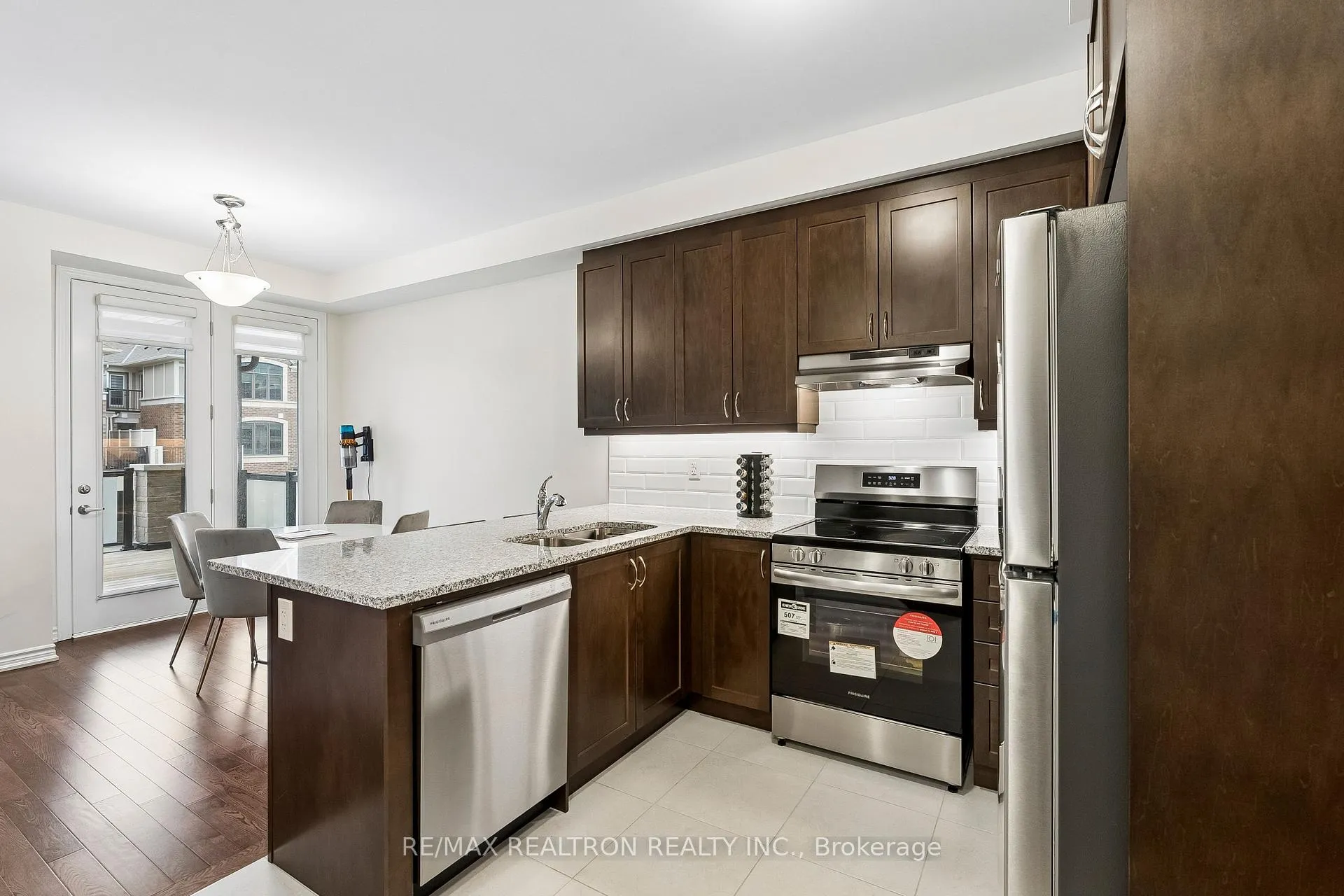Photo 15 of 8 Thomas Frisby Jr Crescent, Markham, Victoria Square — HOMEH