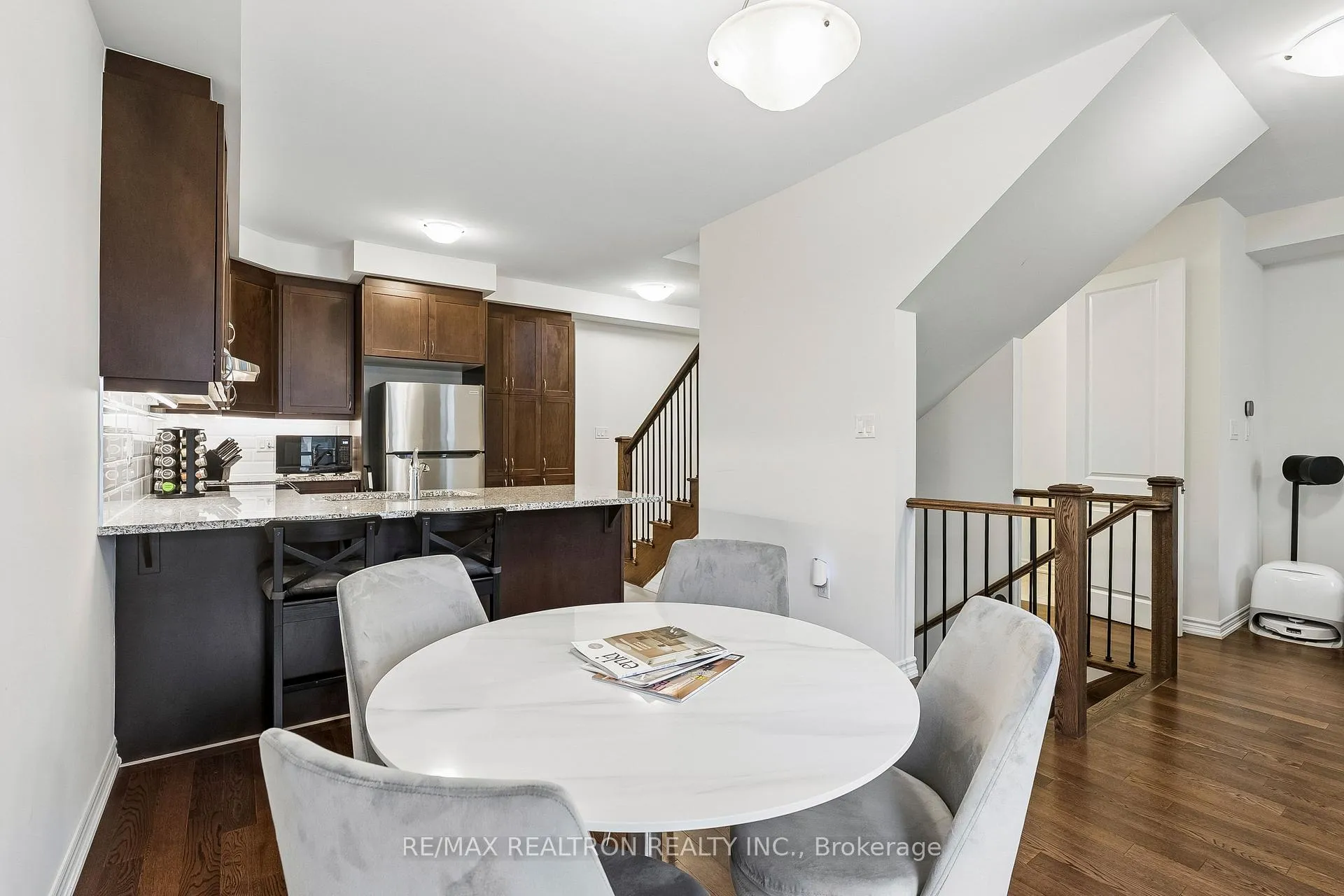 Photo 16 of 8 Thomas Frisby Jr Crescent, Markham, Victoria Square — HOMEH