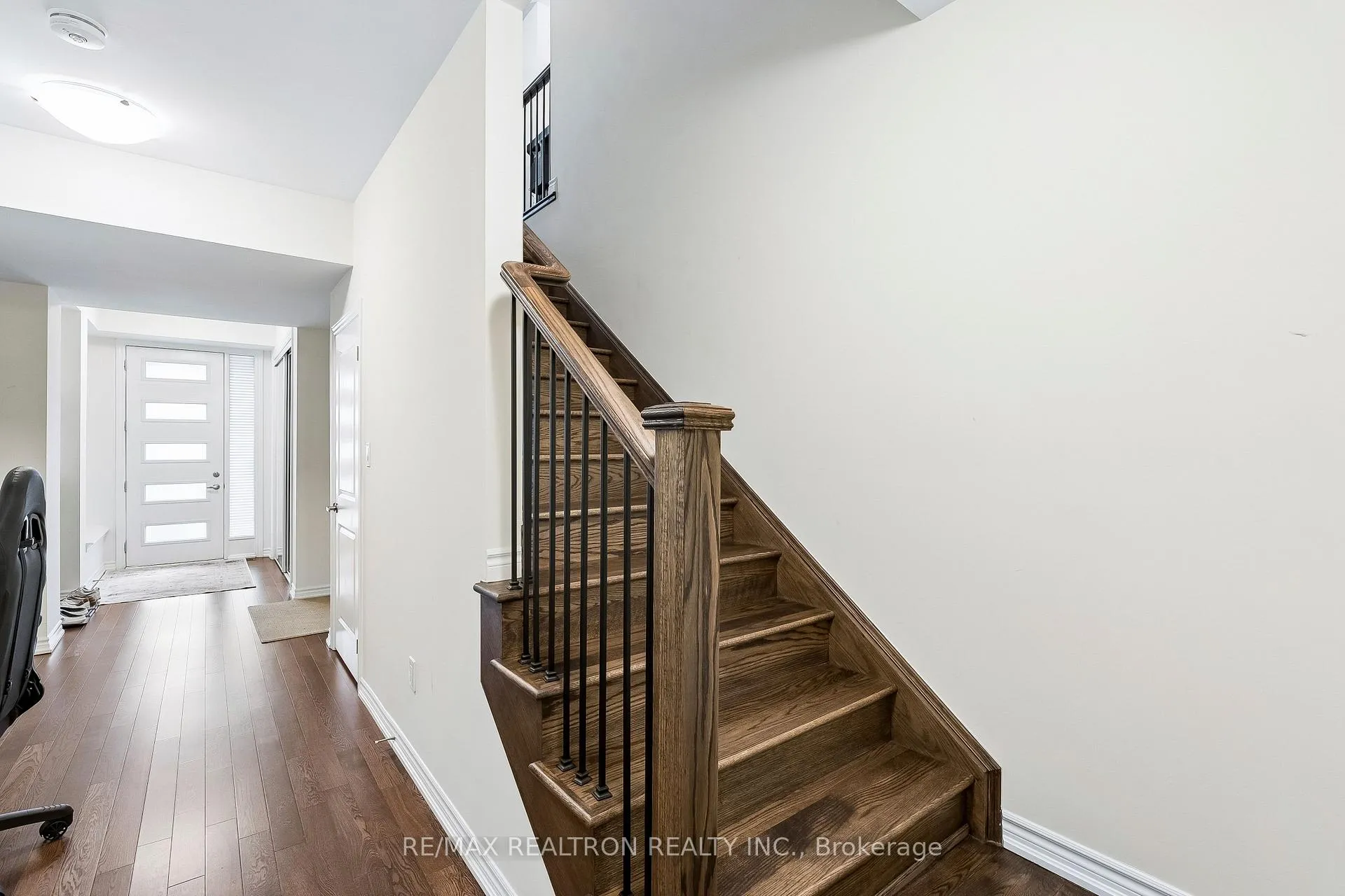 Photo 18 of 8 Thomas Frisby Jr Crescent, Markham, Victoria Square — HOMEH