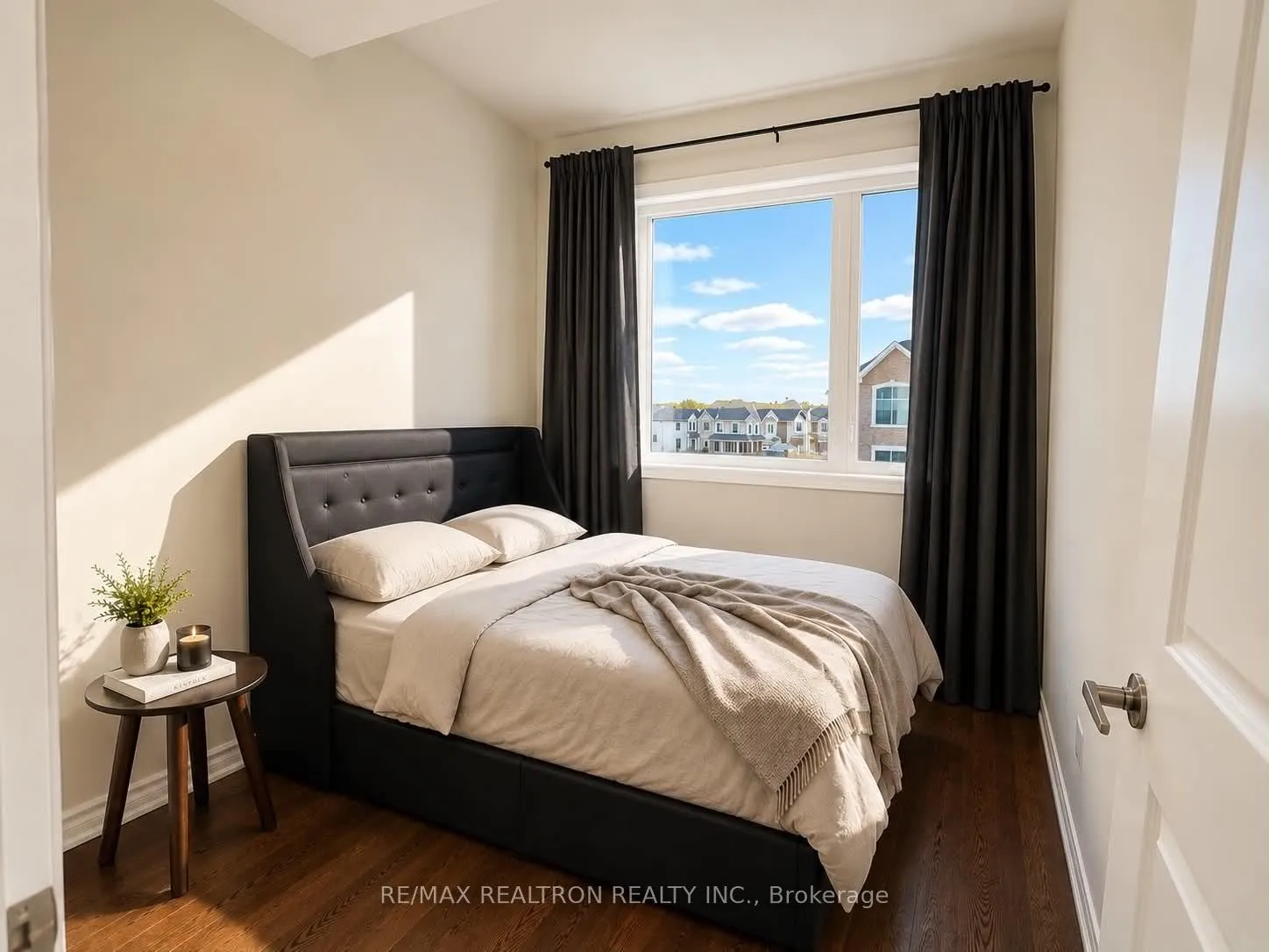 Photo 19 of 8 Thomas Frisby Jr Crescent, Markham, Victoria Square — HOMEH