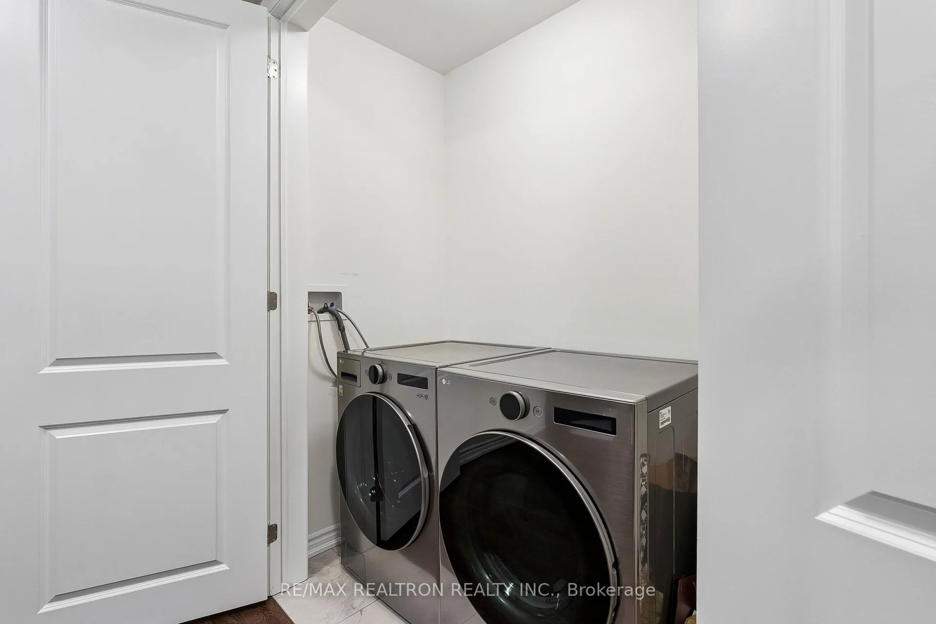 Photo 22 of 8 Thomas Frisby Jr Crescent, Markham, Victoria Square — HOMEH