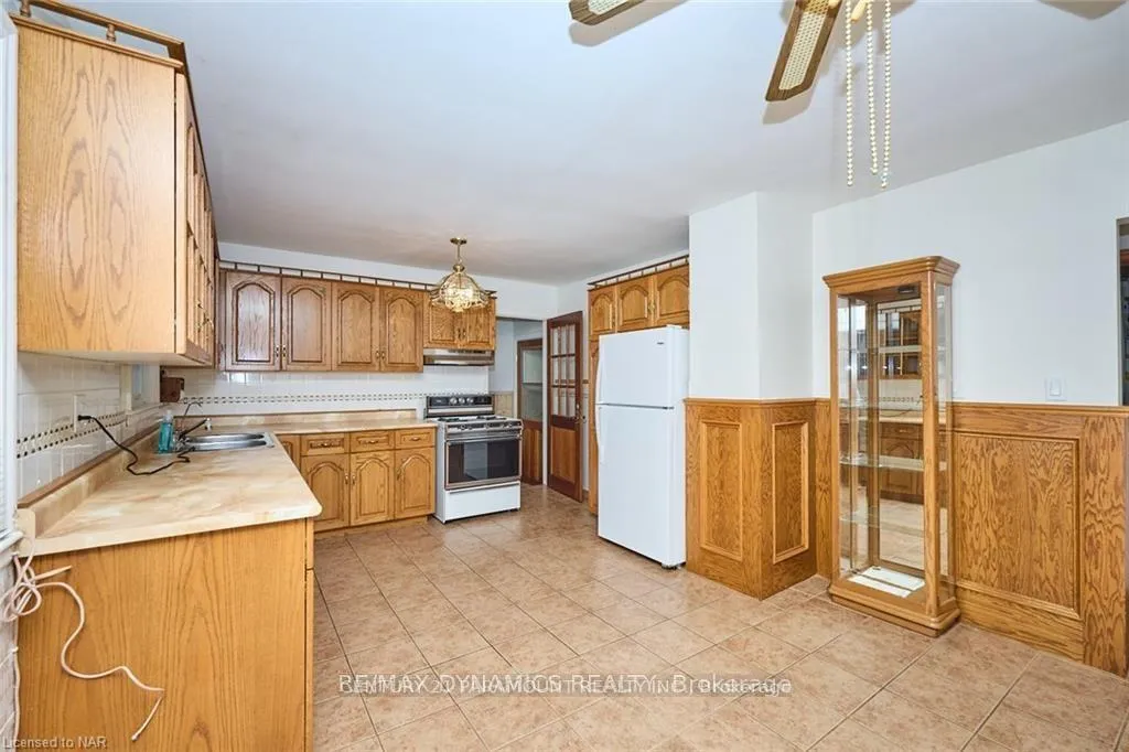 Photo 3 of 6299 Murray Street, Niagara Falls, Dorchester — HOMEH