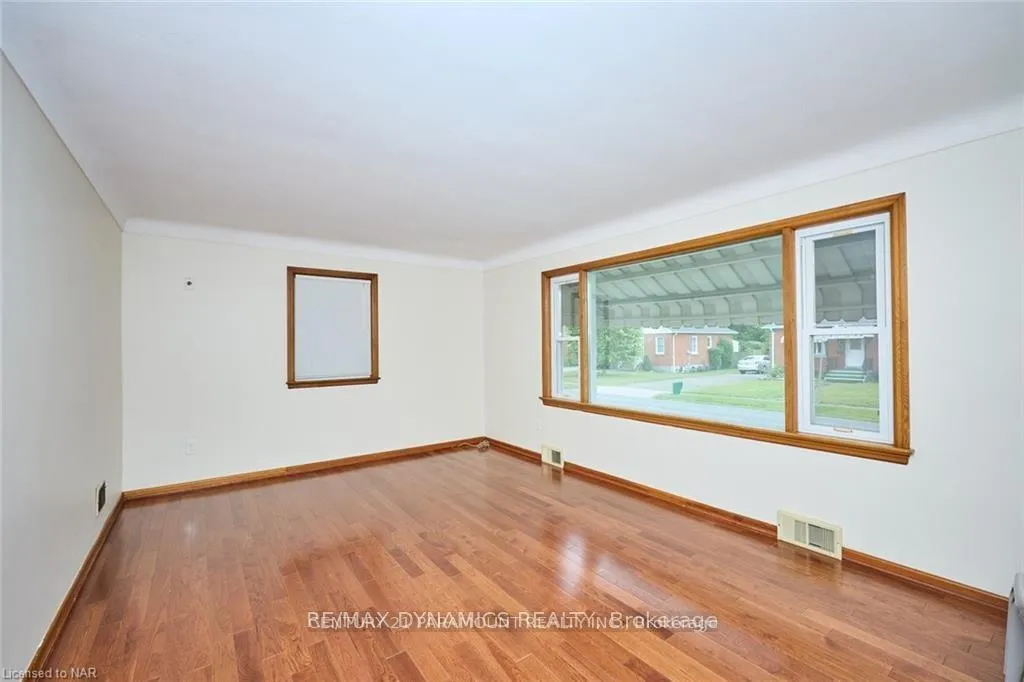Photo 4 of 6299 Murray Street, Niagara Falls, Dorchester — HOMEH