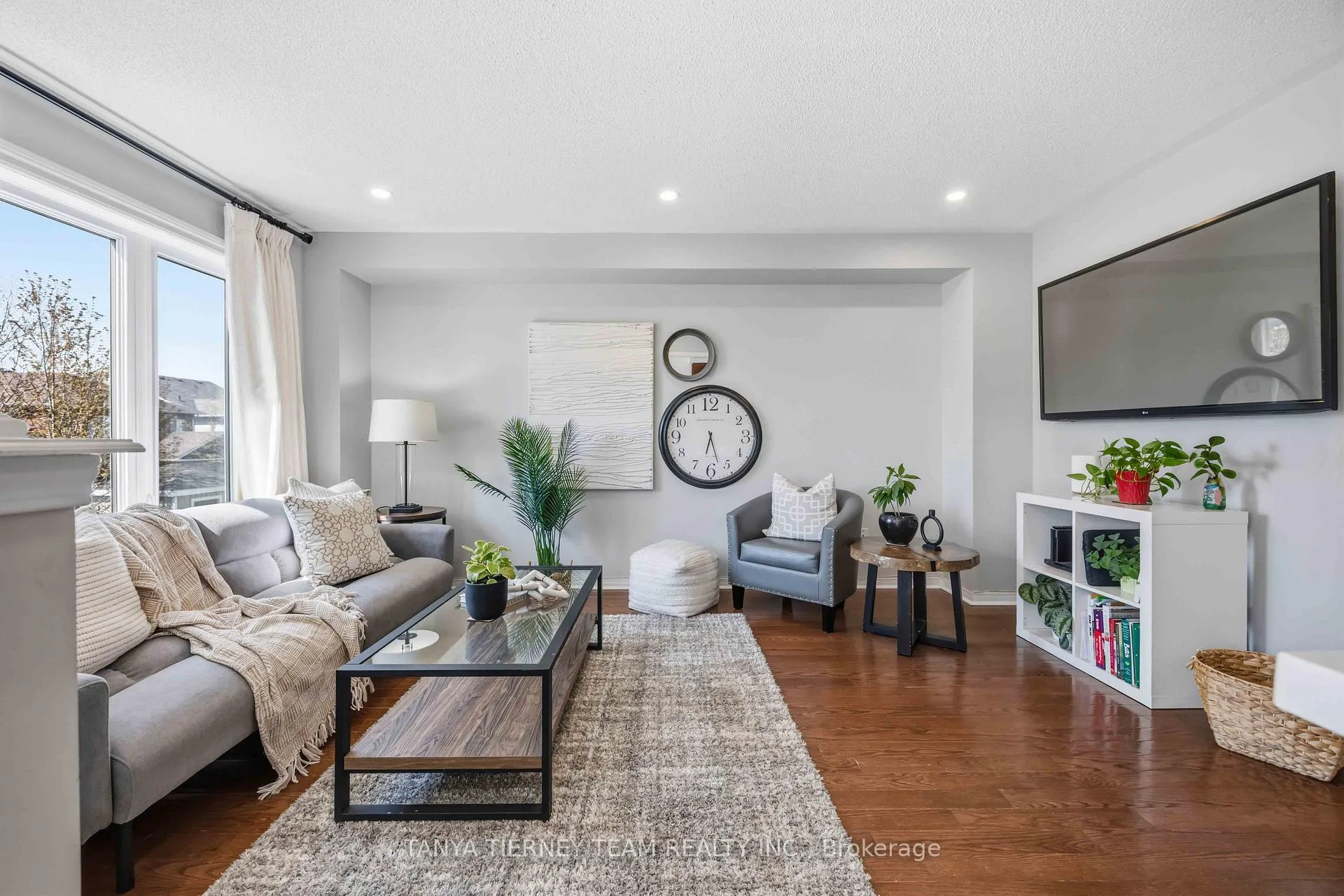 Photo 12 of 156 Shrewsbury Drive, Whitby, Brooklin — HOMEH