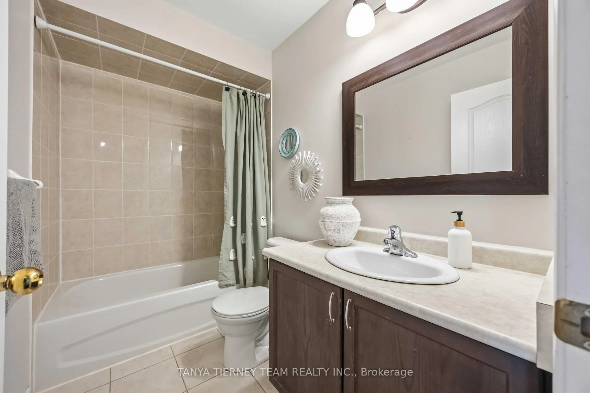 Photo 31 of 156 Shrewsbury Drive, Whitby, Brooklin — HOMEH