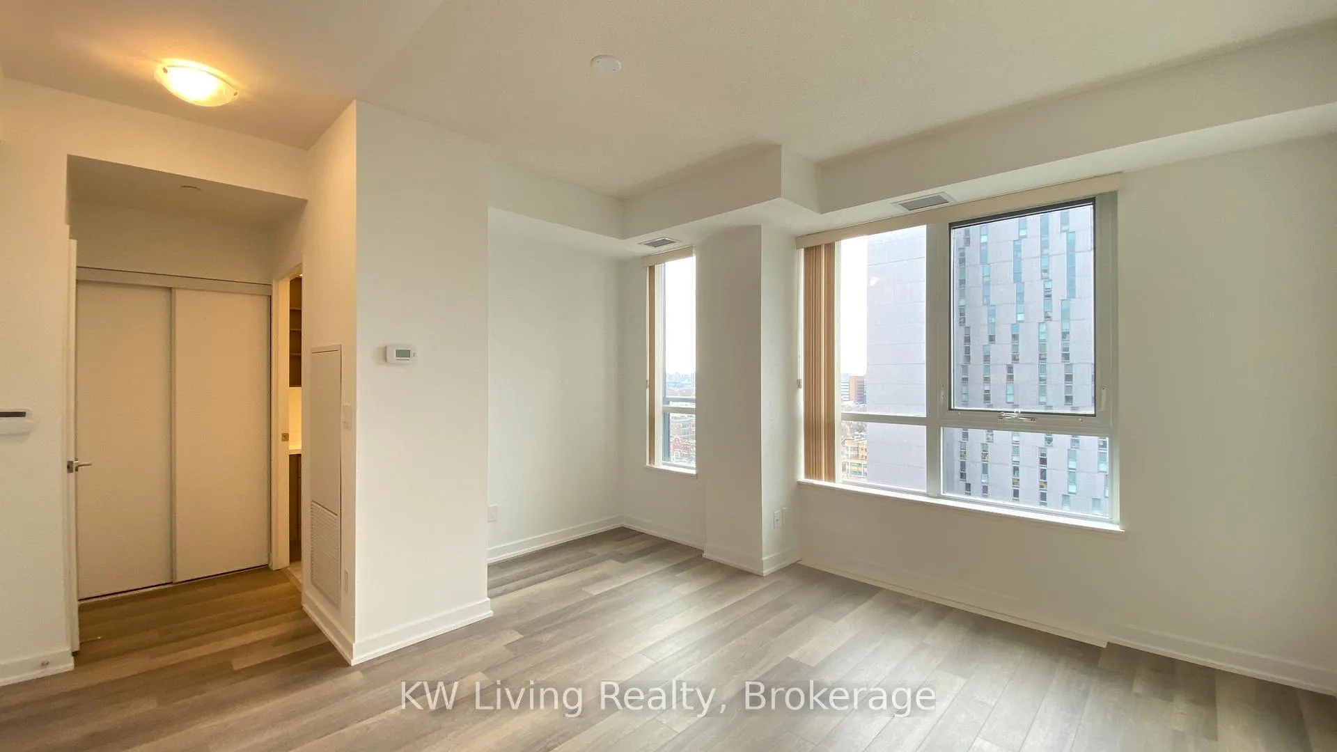 Photo 8 of Unit 1404, 181 Huron Street, Toronto, Kensington-Chinatown — HOMEH