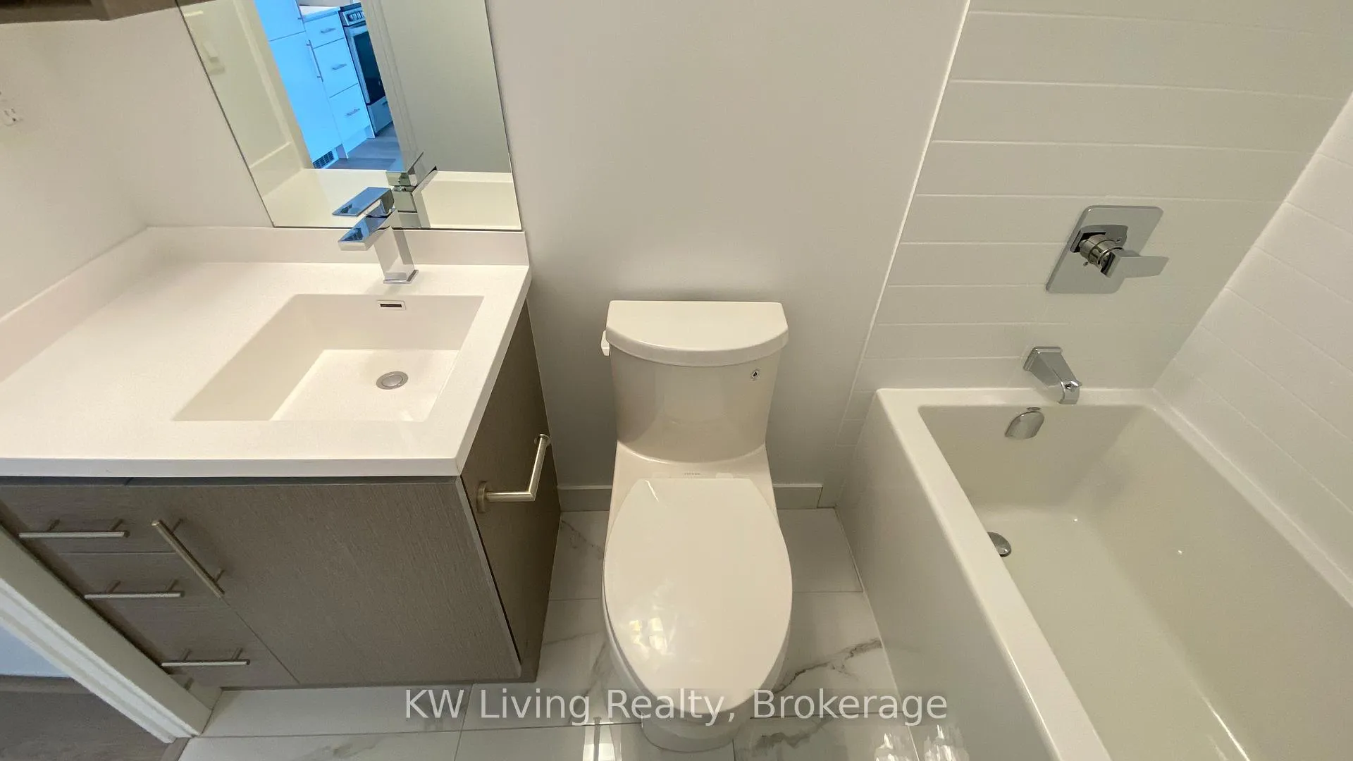 Photo 15 of Unit 1404, 181 Huron Street, Toronto, Kensington-Chinatown — HOMEH
