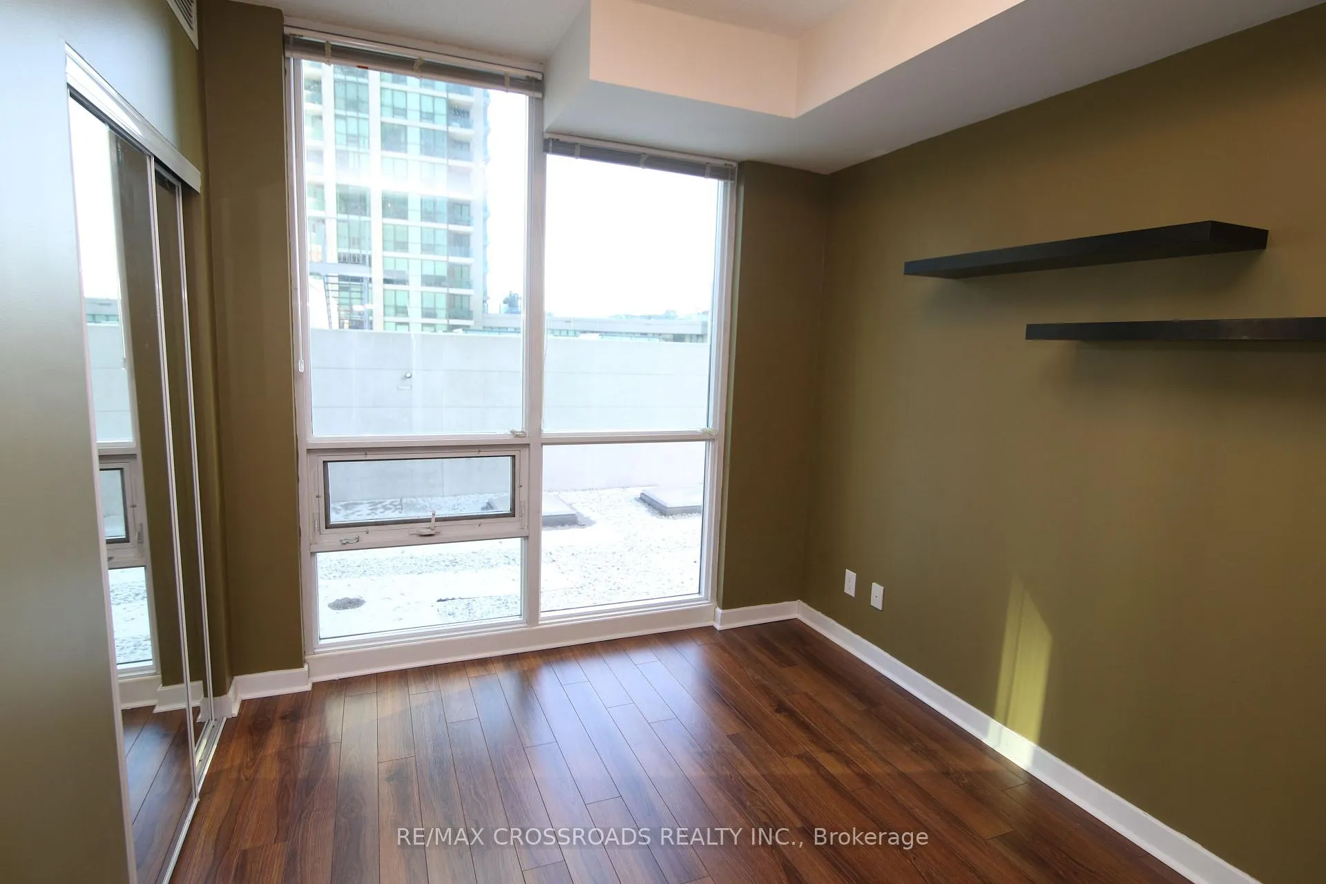 Photo 2 of Unit 401, 18 Harbour Street, Toronto, Waterfront Communities — HOMEH