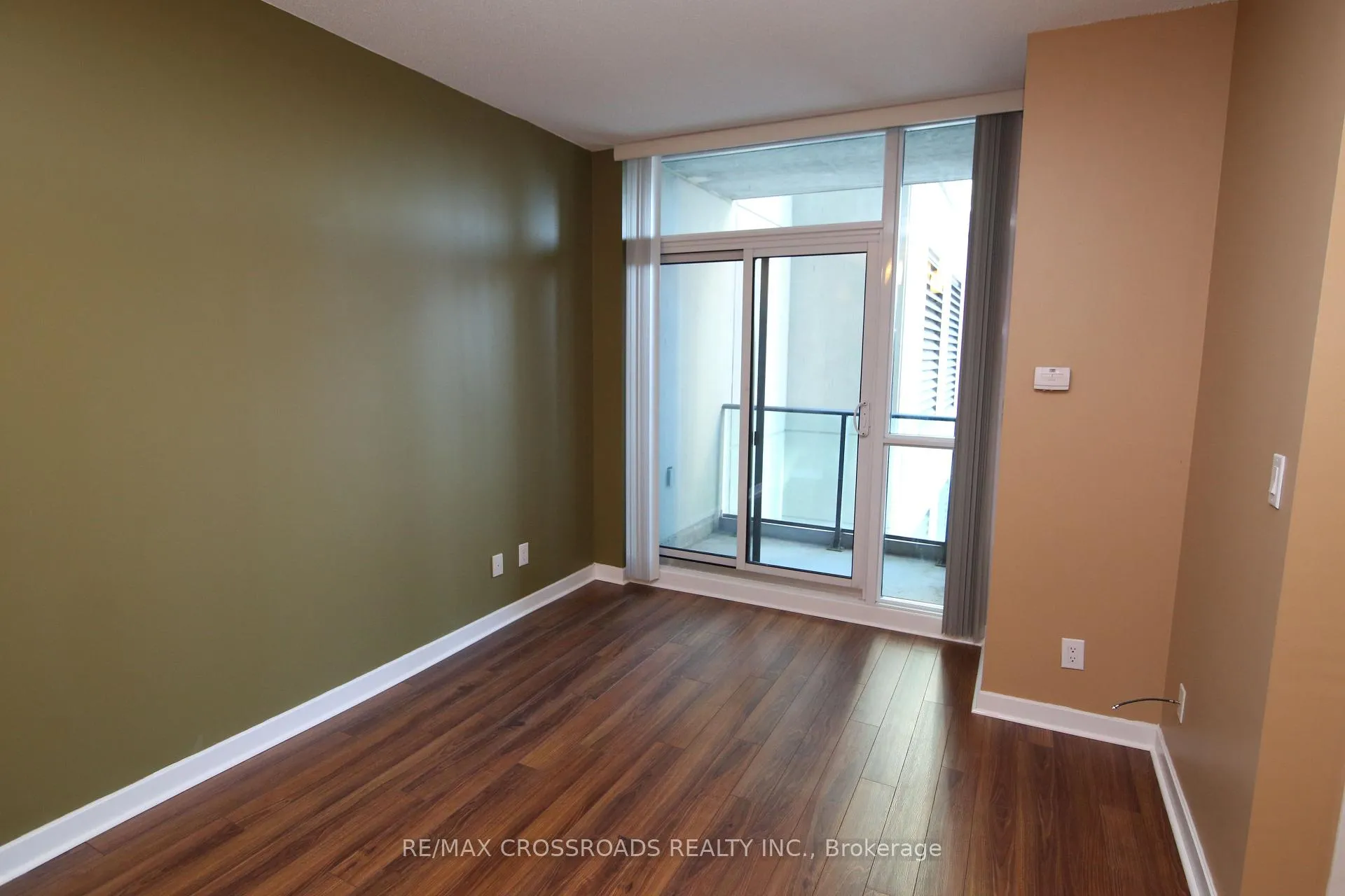 Photo 3 of Unit 401, 18 Harbour Street, Toronto, Waterfront Communities — HOMEH