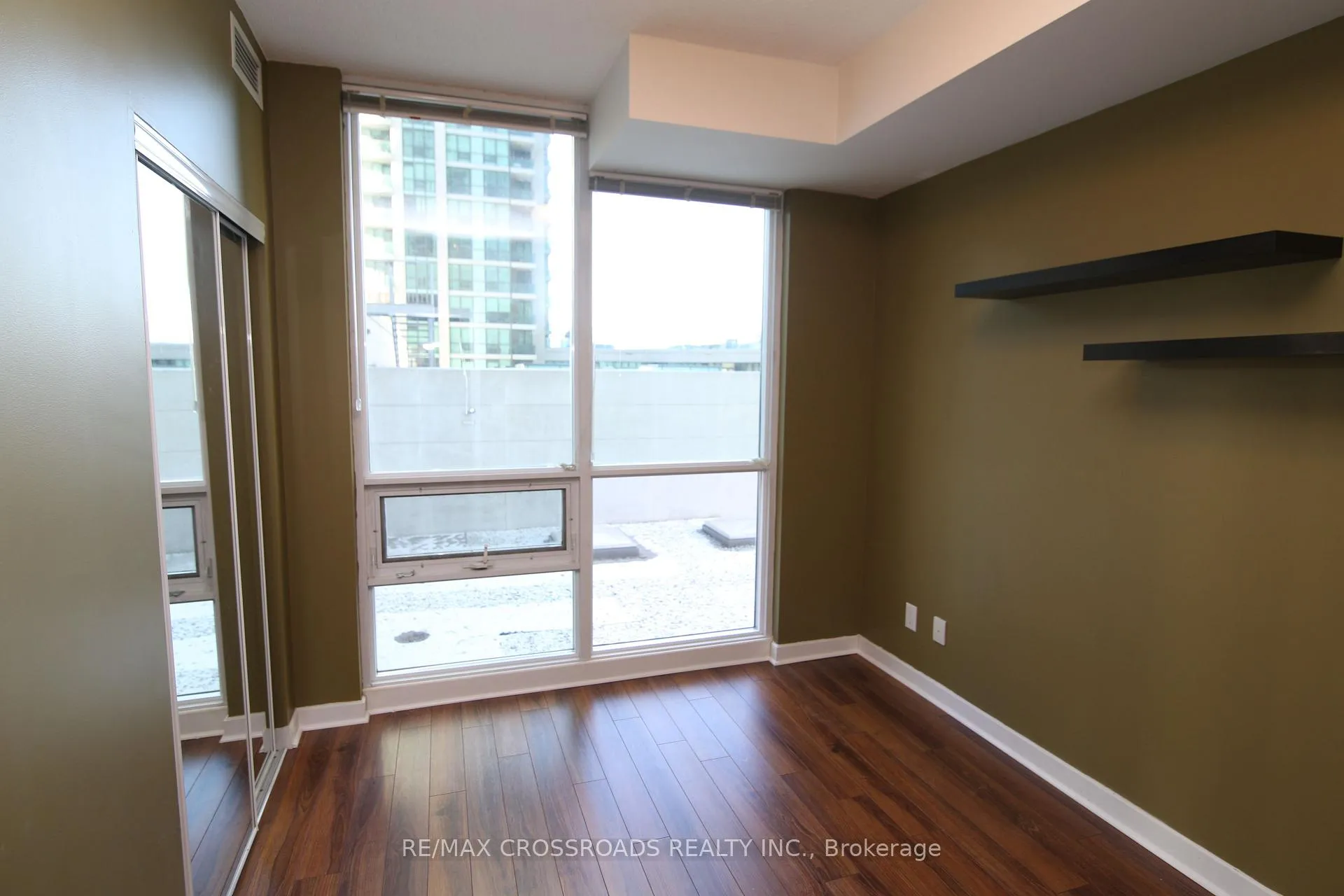 Photo 6 of Unit 401, 18 Harbour Street, Toronto, Waterfront Communities — HOMEH