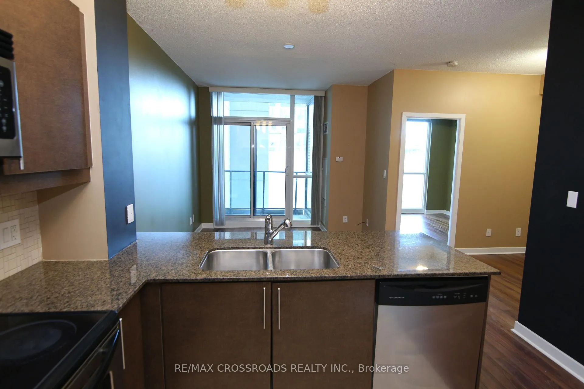 Photo 8 of Unit 401, 18 Harbour Street, Toronto, Waterfront Communities — HOMEH