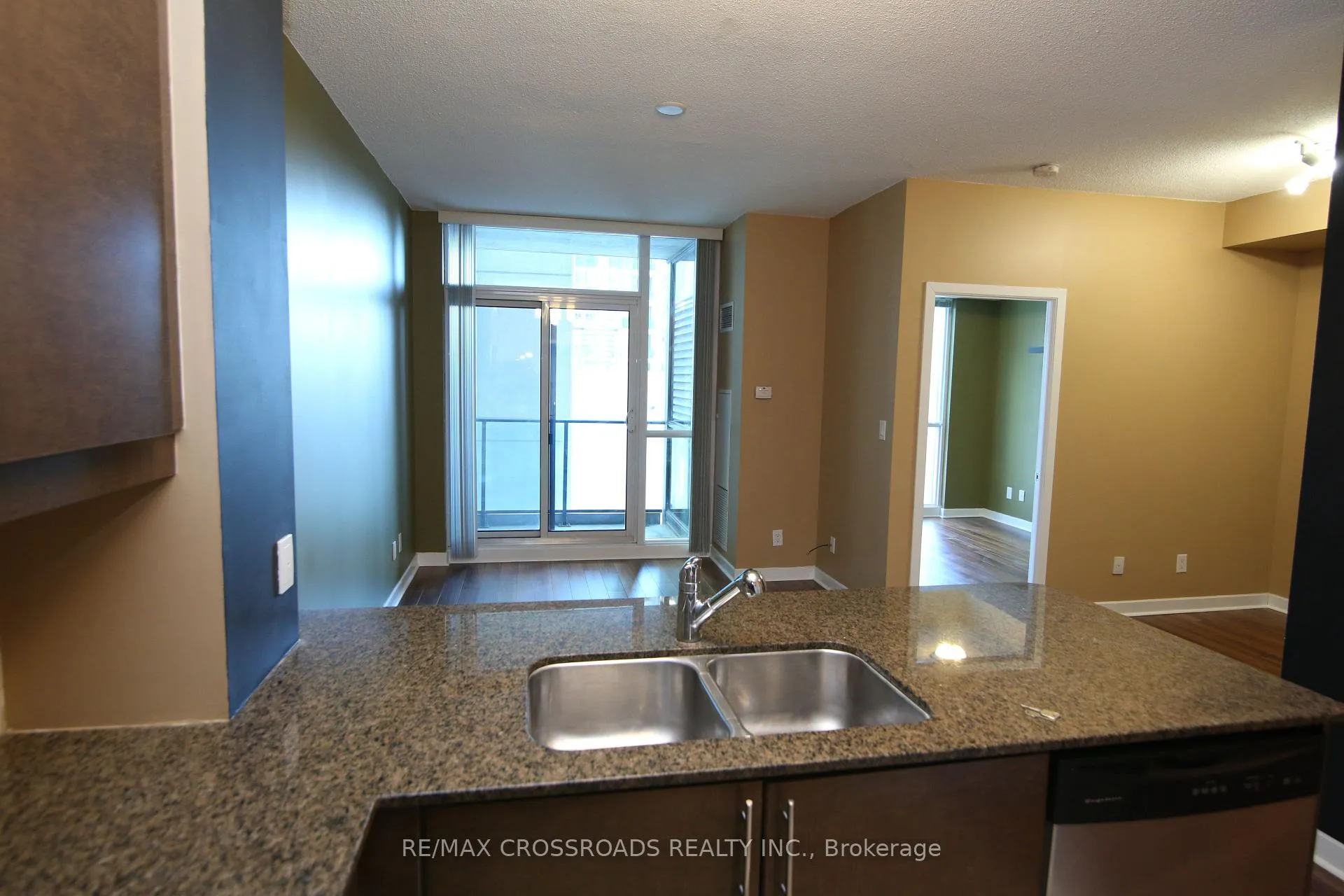 Photo 9 of Unit 401, 18 Harbour Street, Toronto, Waterfront Communities — HOMEH