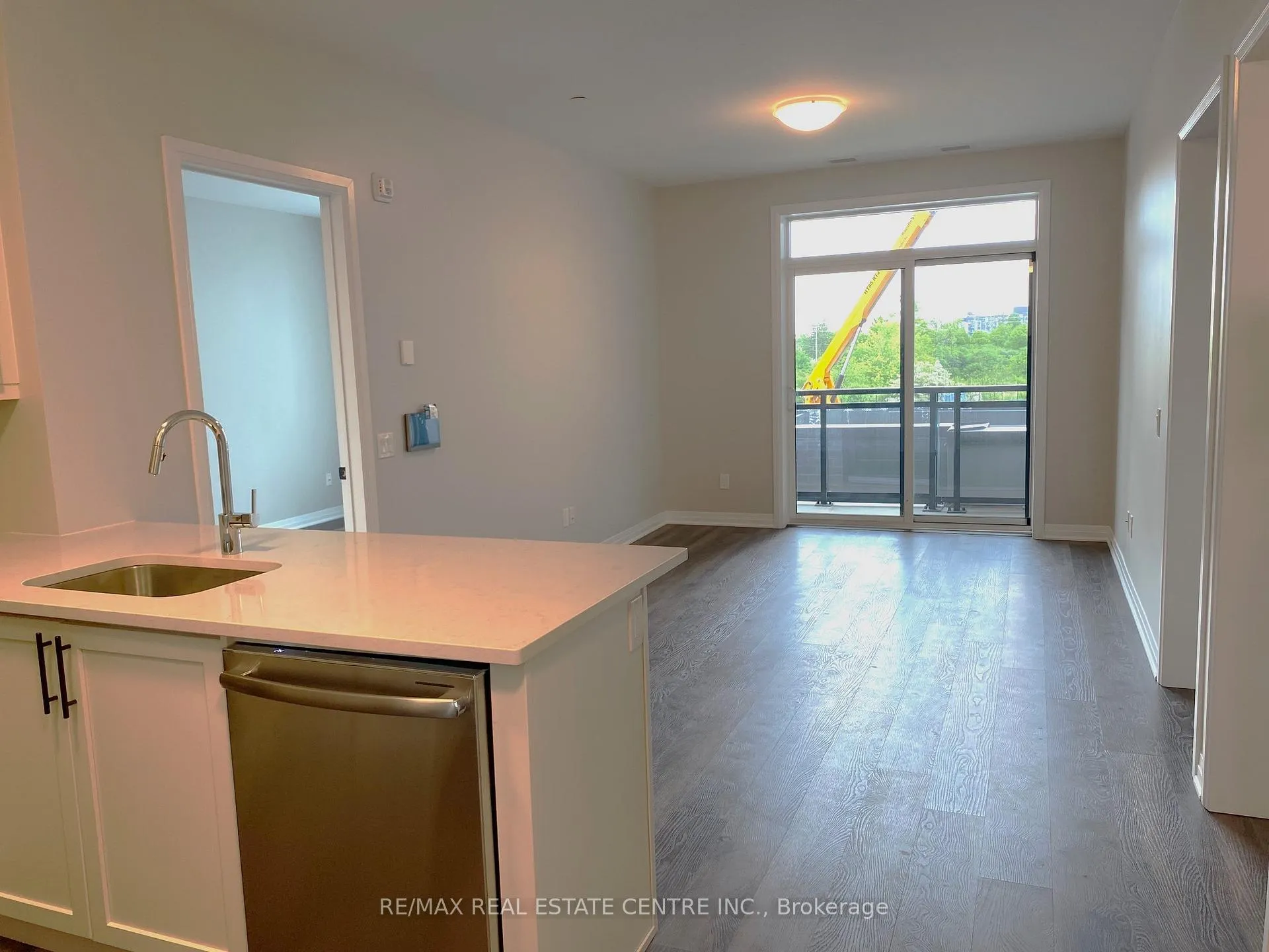 Photo 4 of Unit 228, 95 Dundas Street W, Oakville, Glenorchy — HOMEH