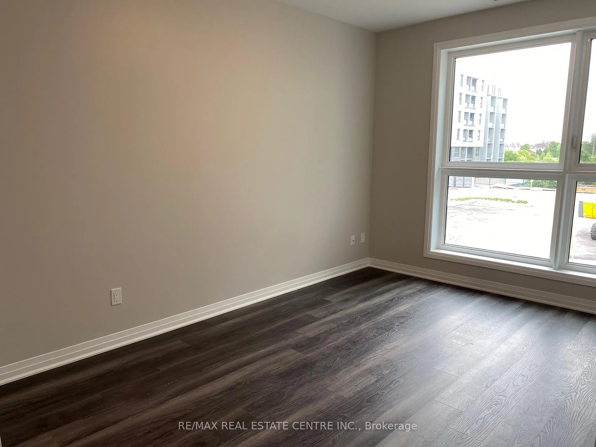 Photo 9 of Unit 228, 95 Dundas Street W, Oakville, Glenorchy — HOMEH