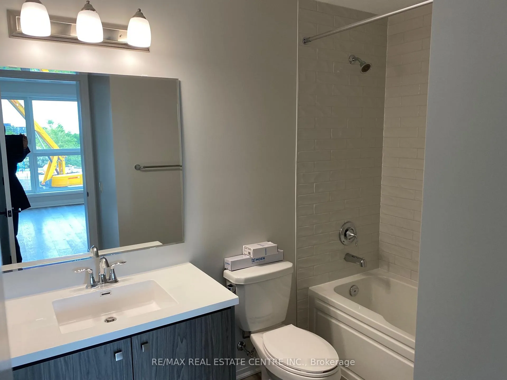 Photo 10 of Unit 228, 95 Dundas Street W, Oakville, Glenorchy — HOMEH