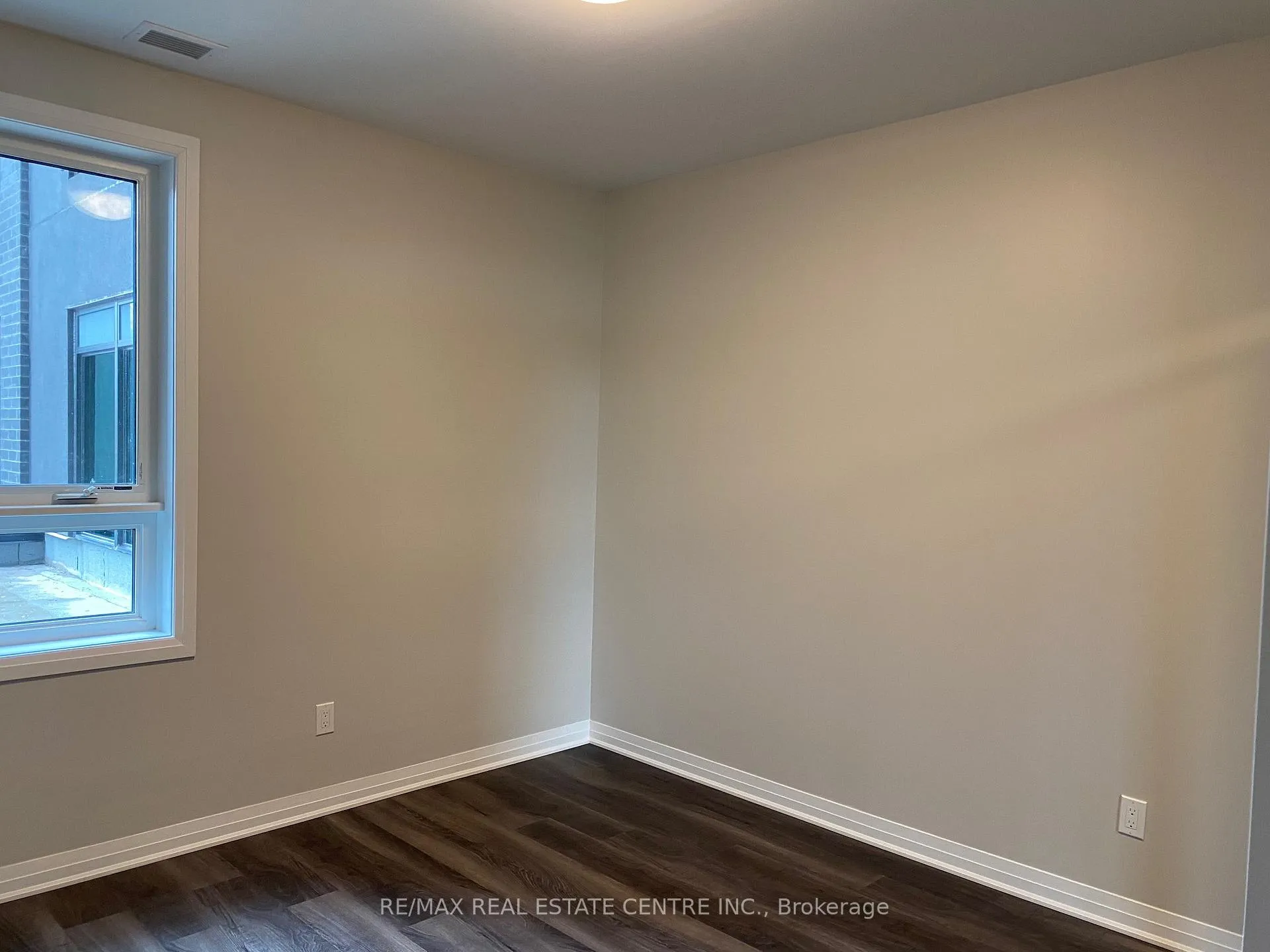 Photo 11 of Unit 228, 95 Dundas Street W, Oakville, Glenorchy — HOMEH