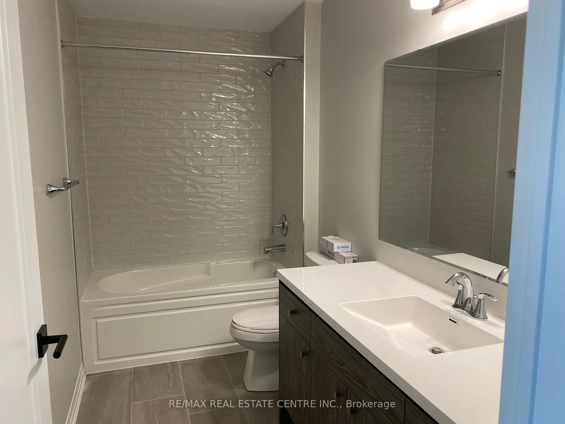 Photo 12 of Unit 228, 95 Dundas Street W, Oakville, Glenorchy — HOMEH