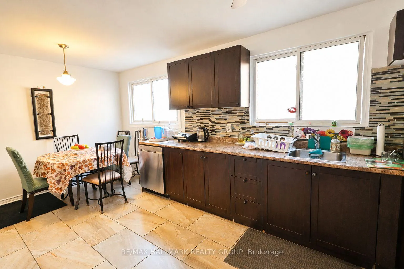 Photo 6 of Unit 2, 976 St Laurent Boulevard, Ottawa, Overbrook/Castle Heights — HOMEH