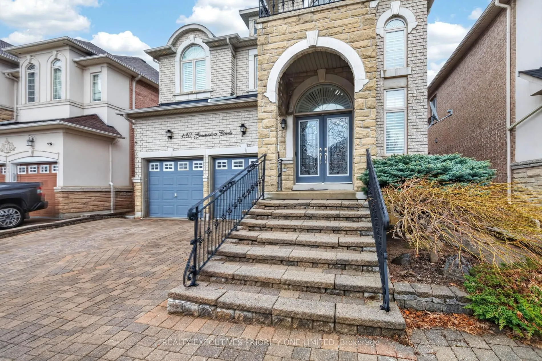 Photo 2 of 130 Greenview Circle, Vaughan, Rural Vaughan — HOMEH