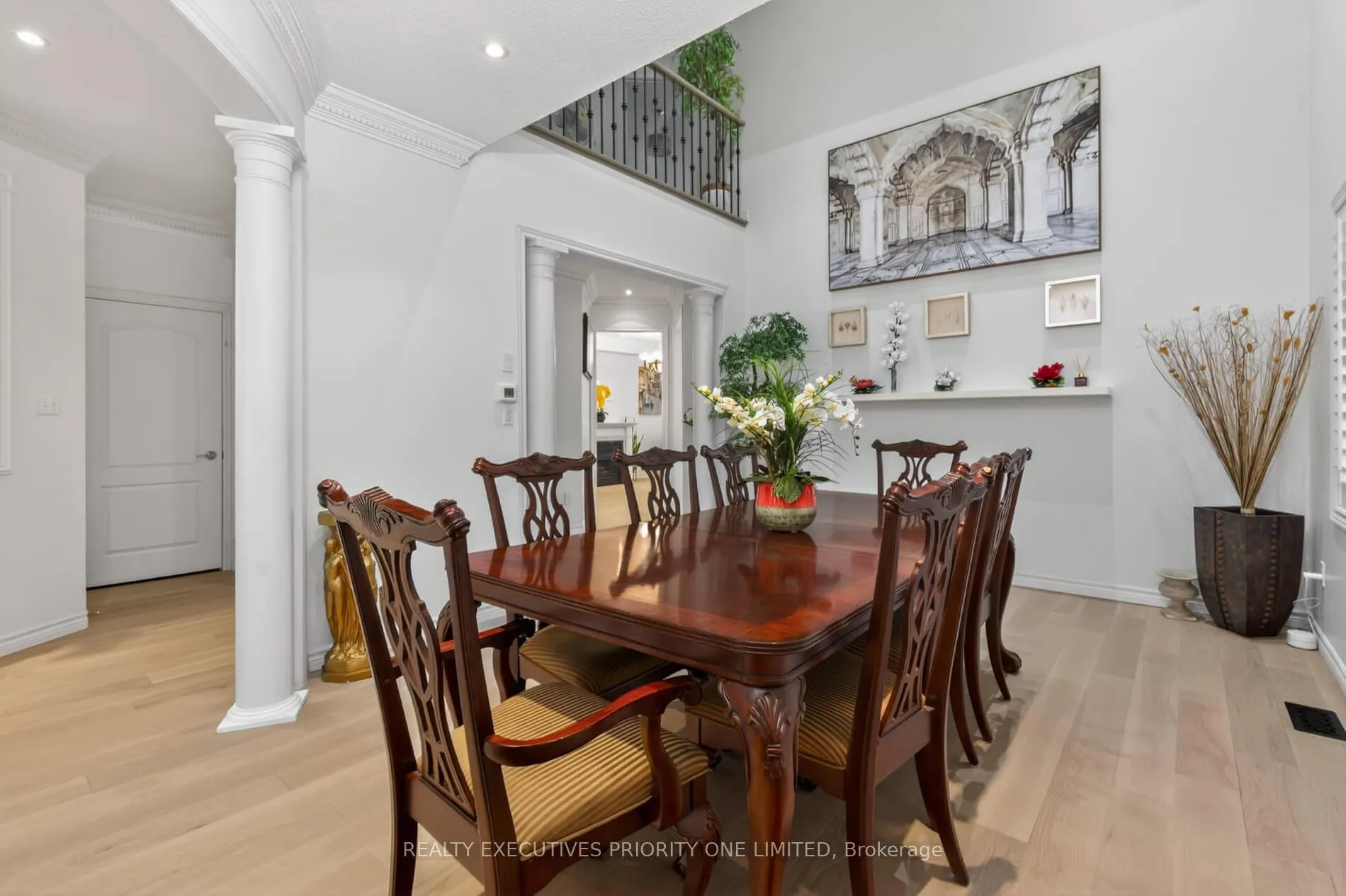 Photo 6 of 130 Greenview Circle, Vaughan, Rural Vaughan — HOMEH