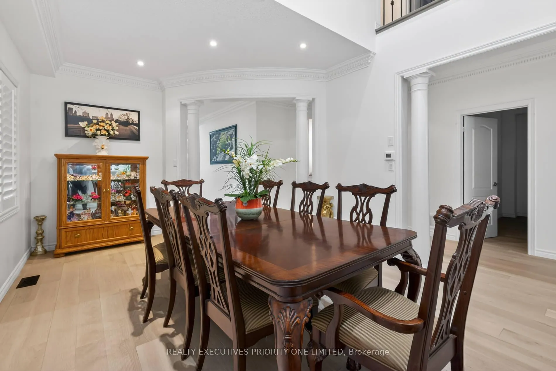 Photo 7 of 130 Greenview Circle, Vaughan, Rural Vaughan — HOMEH