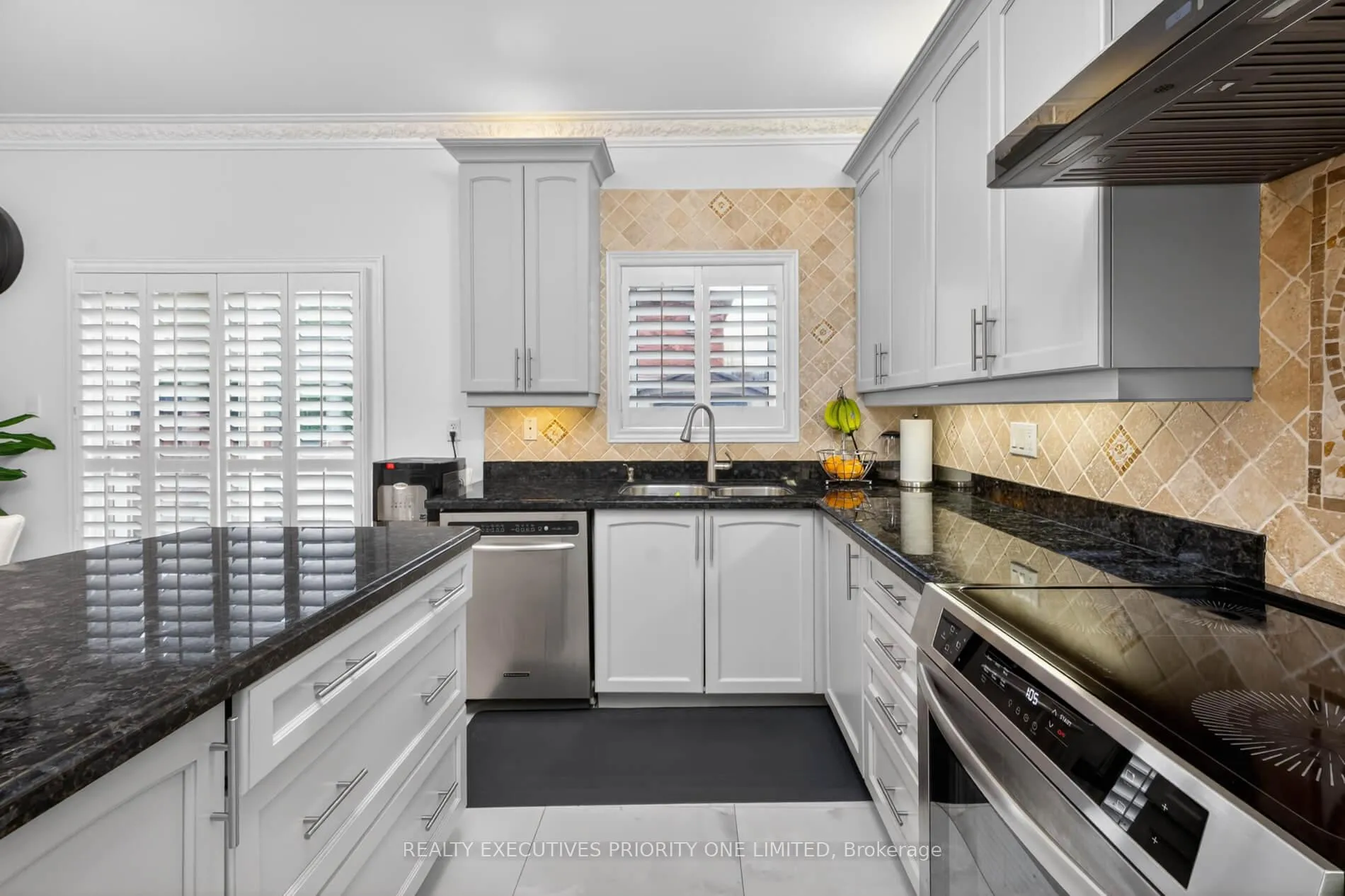 Photo 14 of 130 Greenview Circle, Vaughan, Rural Vaughan — HOMEH