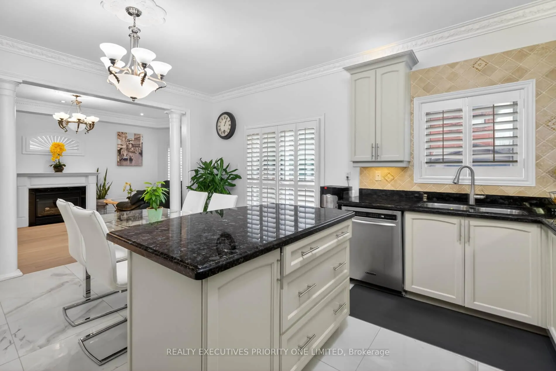 Photo 15 of 130 Greenview Circle, Vaughan, Rural Vaughan — HOMEH