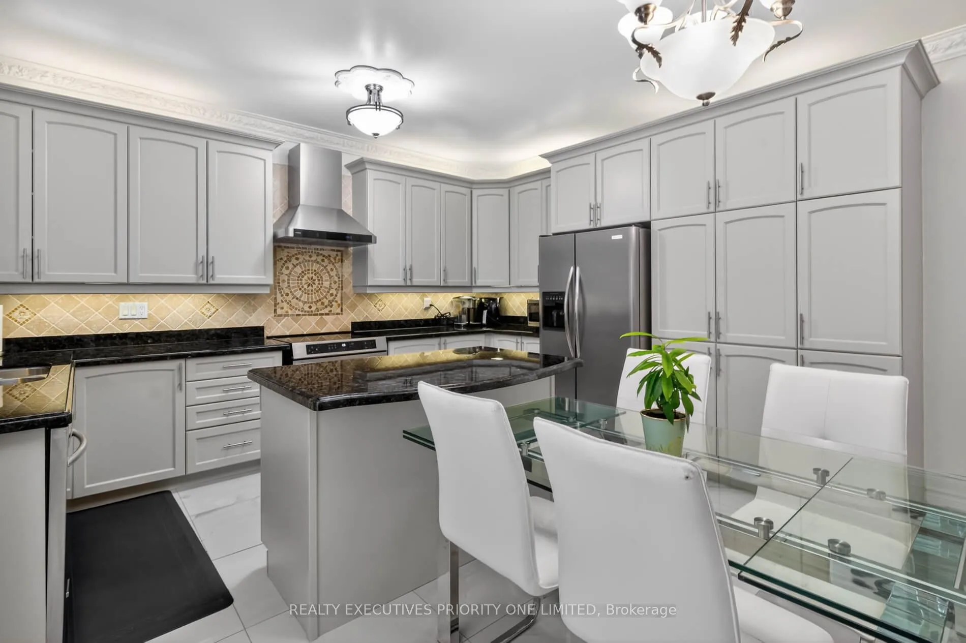 Photo 16 of 130 Greenview Circle, Vaughan, Rural Vaughan — HOMEH